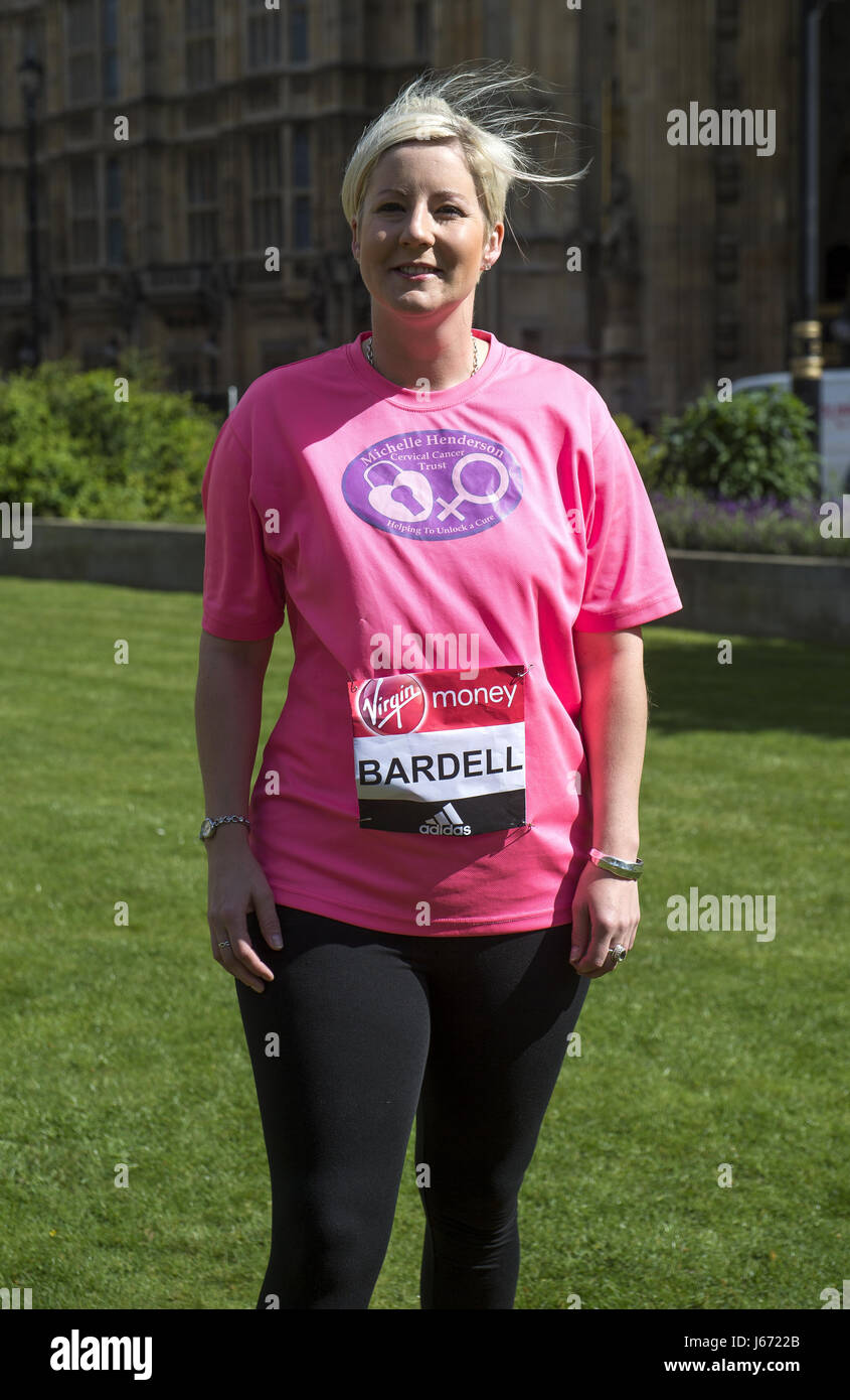 MPs assister à un photocall en dehors de la chambres du Parlement de l'avant de la Virgin Money 2017 Marathon de Londres, Londres comprend : Hannah Bardell Où : London, Royaume-Uni Quand : 18 Avr 2017 Crédit : WENN.com Banque D'Images