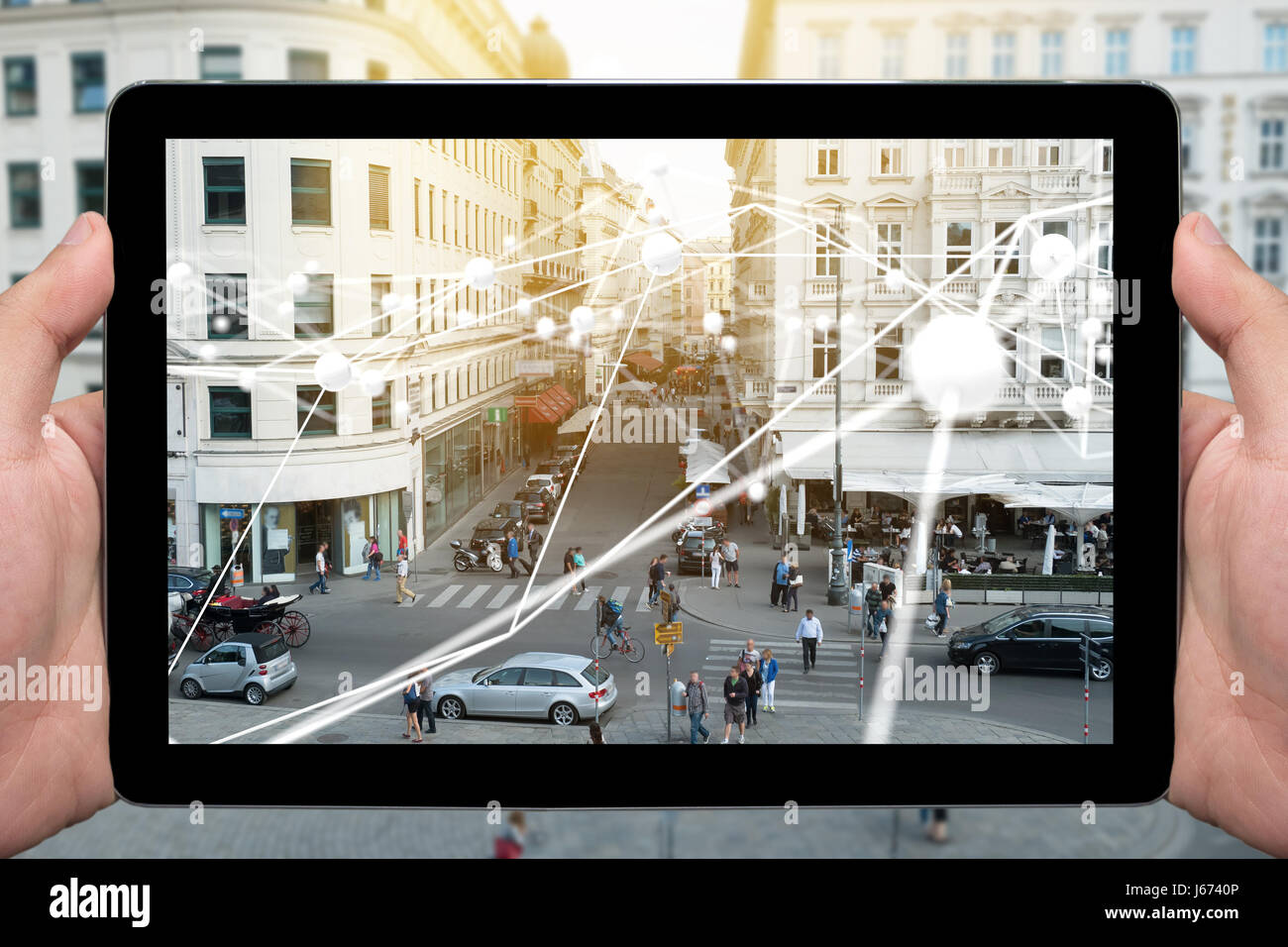 La technologie réseau Fintech et Blockchain , concept , la technologie grand livre distribué Hand holding tablet et blanc sur l'atome de connexion sur la ville. (B Banque D'Images