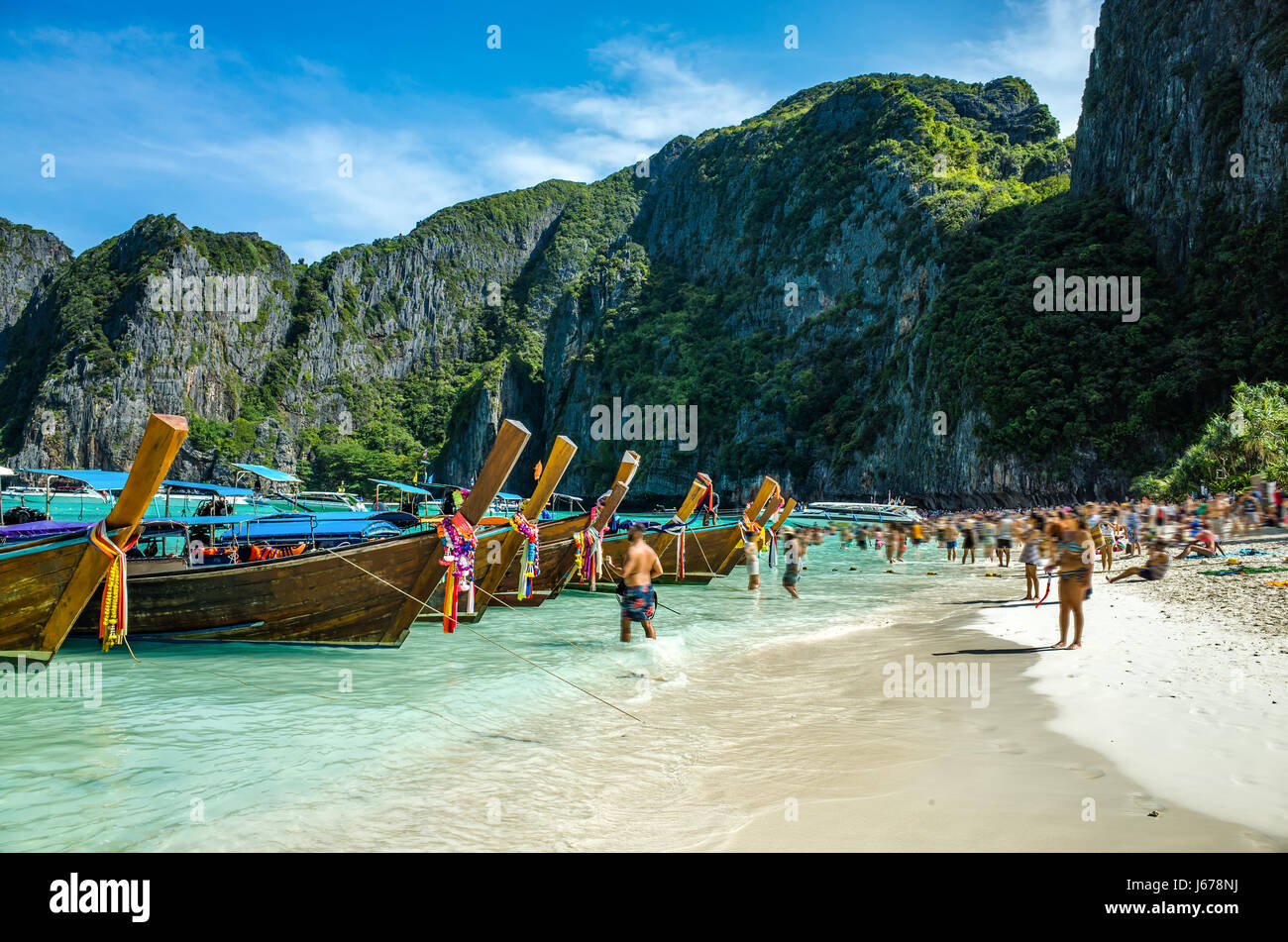 Bateaux sur la plage de Koh Phi Phi, Thaïlande Banque D'Images
