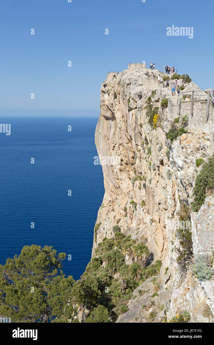 Le point de vue mirador falaises de Punta de la Nao sur la péninsule de Formentor, Majorque, Espagne Banque D'Images