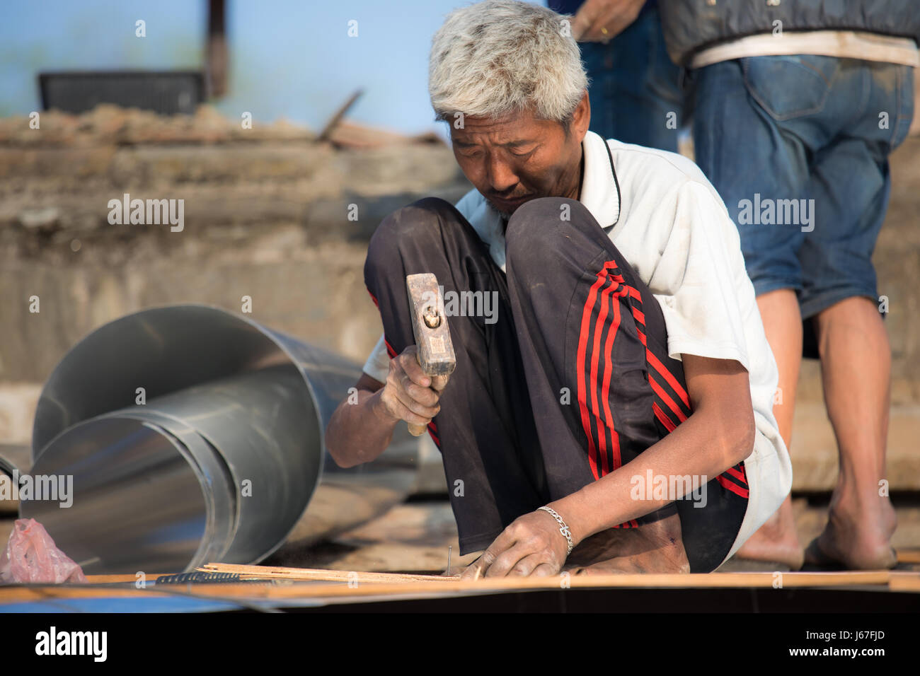 Katmandou, Népal - Apr 16, 2017 : réparation des dommages de la ville de Bhaktapur après un séisme. Banque D'Images