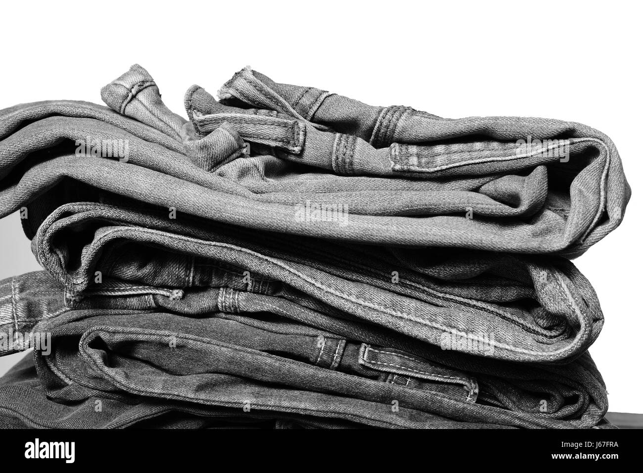 Pile de jeans bleu sur fond blanc Banque D'Images