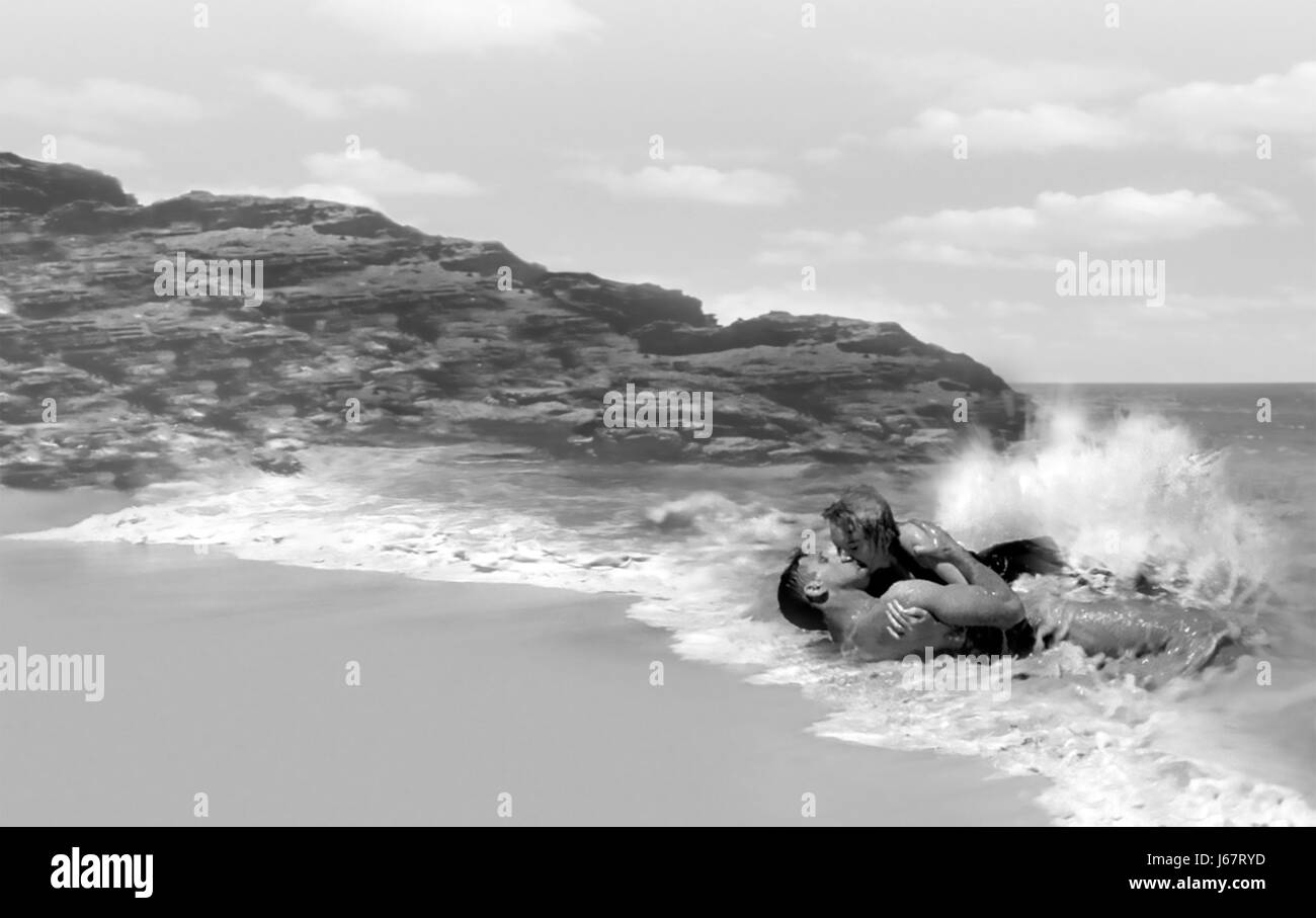 De là, vers l'éternité 1953 Columbia film avec Burt Lancaster et Deborah Kerr sur la plage de Haluna Cove, Diamond Head, O'ahu, Hawaii. Banque D'Images