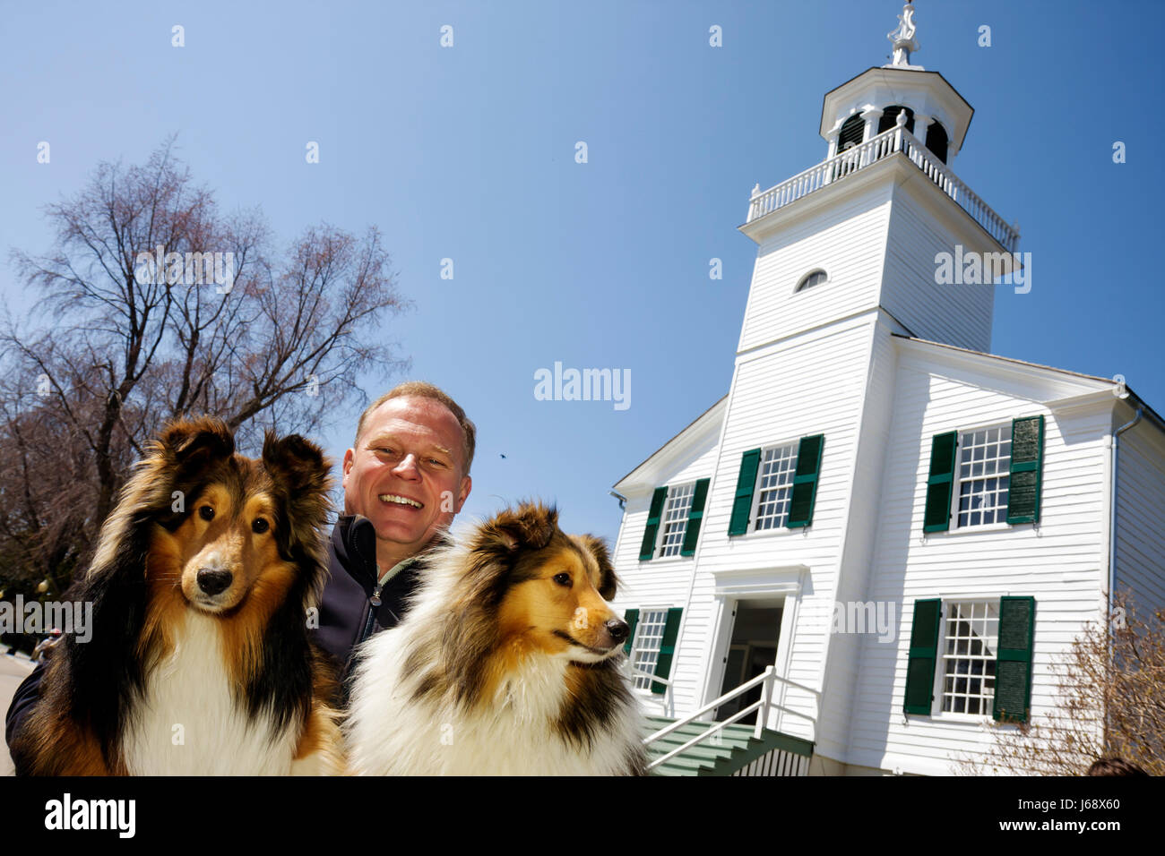 Mackinac Island Michigan, parc national historique Mackinaw, détroit de, lac Huron, rue Huron, Mission Church, 1830, homme hommes, chien, animal de compagnie, mini Coll Banque D'Images