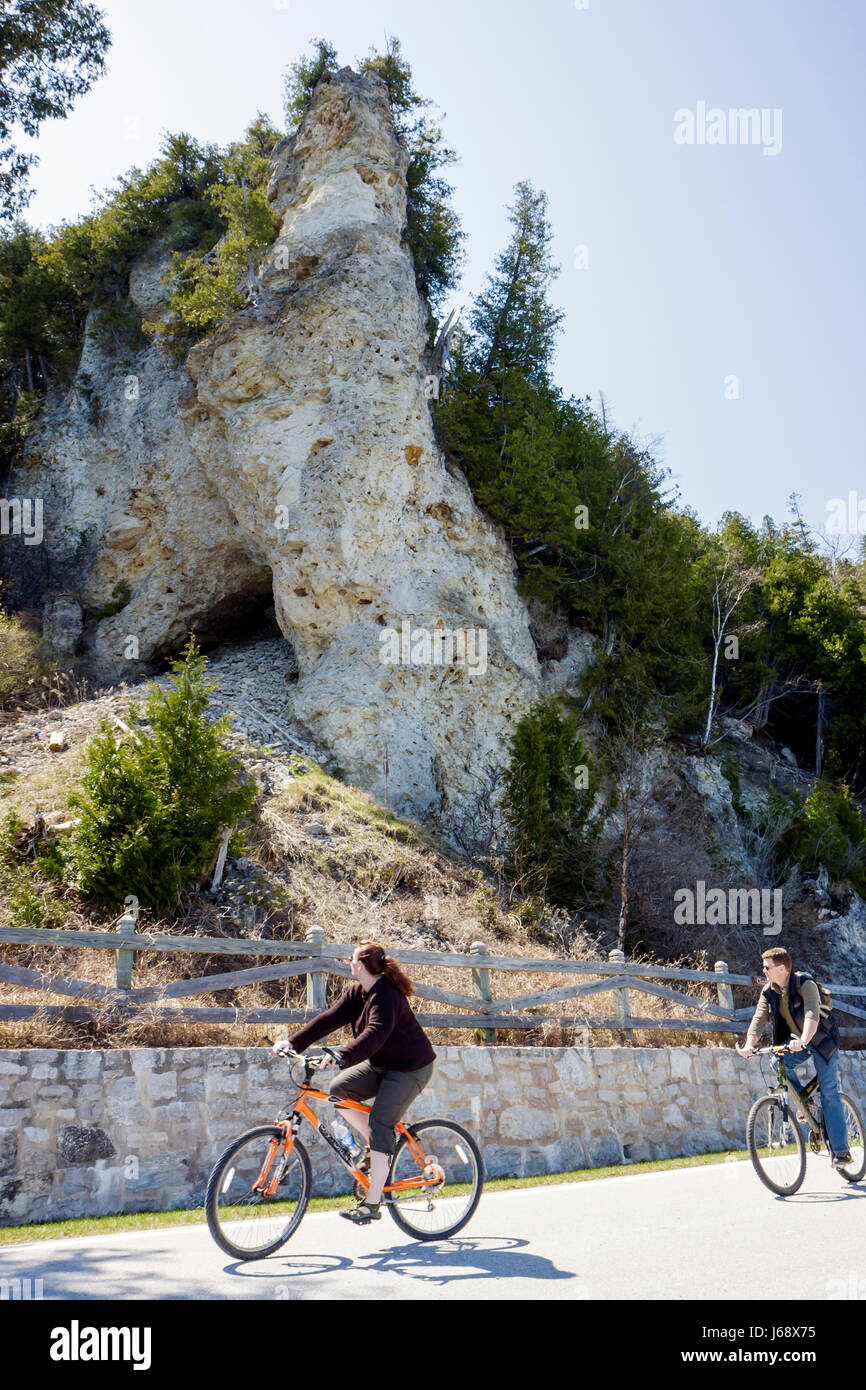 Mackinac Island Michigan, parc national historique Mackinaw, détroits de, lac Huron, Lake Shore Road, Arch Rock, formation, homme hommes, femme femmes, Banque D'Images