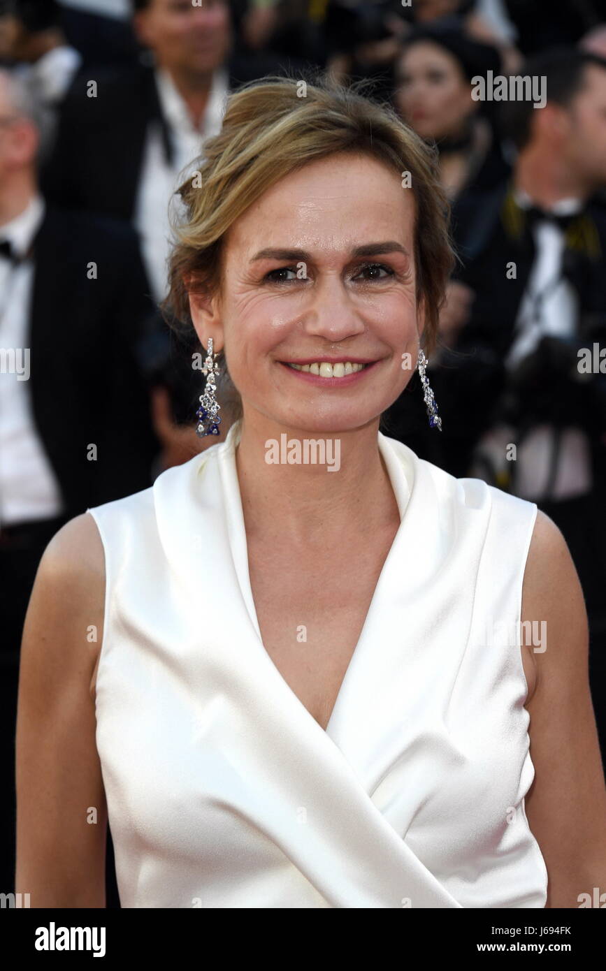 Sandrine Bonnaire assiste à la Les fantômes d'Ismael film Red Carpet au 70e Festival de Cannes, Cannes 17/05/2017 | Verwendung weltweit/photo alliance Banque D'Images