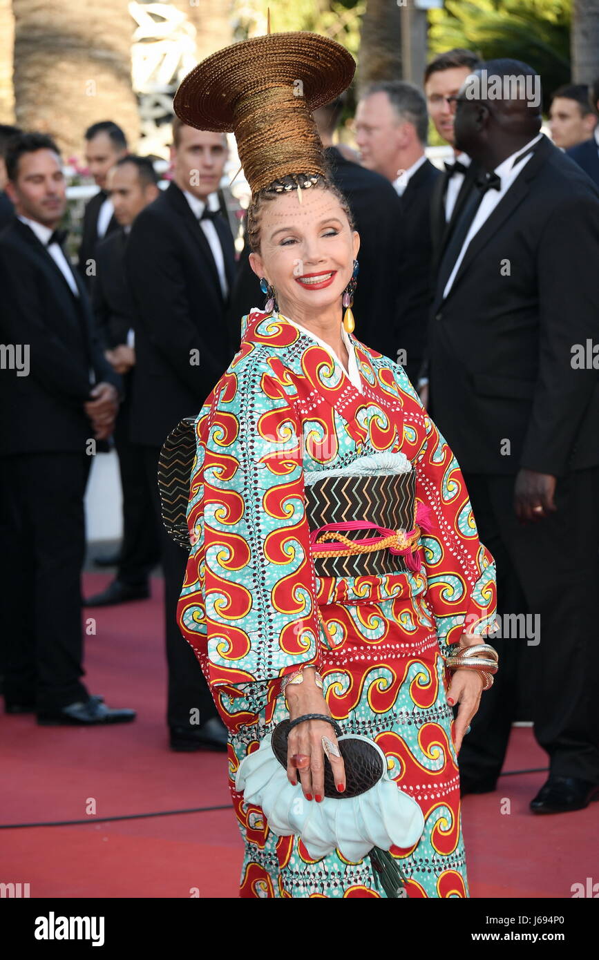 Cannes, France. 18 mai, 2017. Victoria Abril assiste à la Les fantômes d'Ismael film Red Carpet au 70e Festival de Cannes, Cannes 17/05/2017 | Verwendung weltweit/alliance photo Credit : dpa/Alamy Live News Banque D'Images