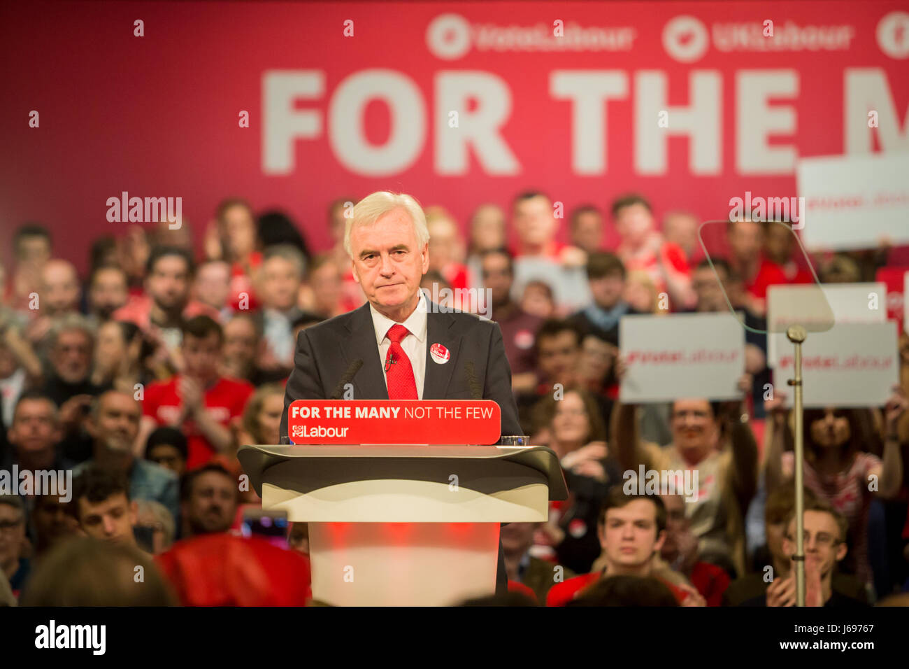 Birmingham UK 20 mai 2017 John McDonnell parle d'un rassemblement de partisans du travail à Birmingham UK Crédit : Peter Lopeman/Alamy Live News Banque D'Images