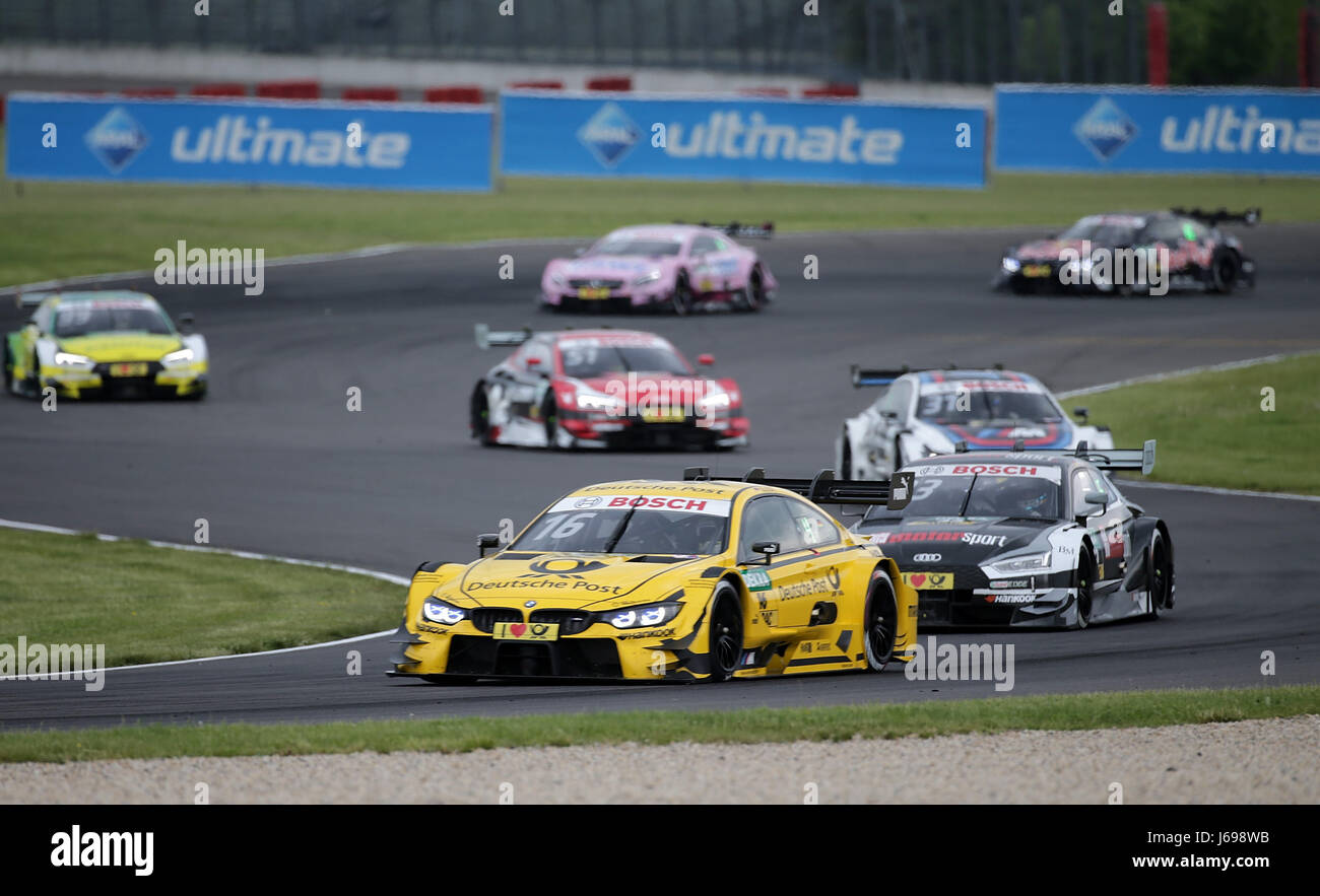 20.05.2017, Lausitzring, Klettwitz, DTM 2017, 2.Lauf Lausitzring, 19.05.-20.05.2017 , im Bild Timo Glock (DEU# 16) BMW Team RMR, la Deutsche Post BMW M4 DTM , René Rast (DEU# 33) Audi Sport Team Rosberg, Auto Bild Motorsport Audi RS 5 DTM Photo : Cronos/Hasan Bratic Banque D'Images