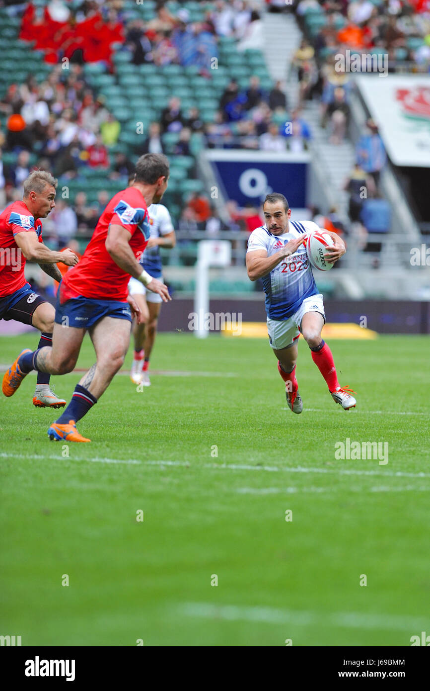 Londres, Royaume-Uni. 20 mai, 2017. Morad Touizni (FRA) s'exécutant avec la balle pendant le match France/Russie. Le match était partie de la HSBC le finale de la série mondiale de rugby à 7. Le match a eu lieu dans le cadre de la finale de la série mondiale de HSBC Le rugby à 7. Le point culminant de la série a vu 17 équipes internationales (en 14 minutes rapide matchs) pour être le titre London champions. Crédit : Michael Preston/Alamy Live News Banque D'Images