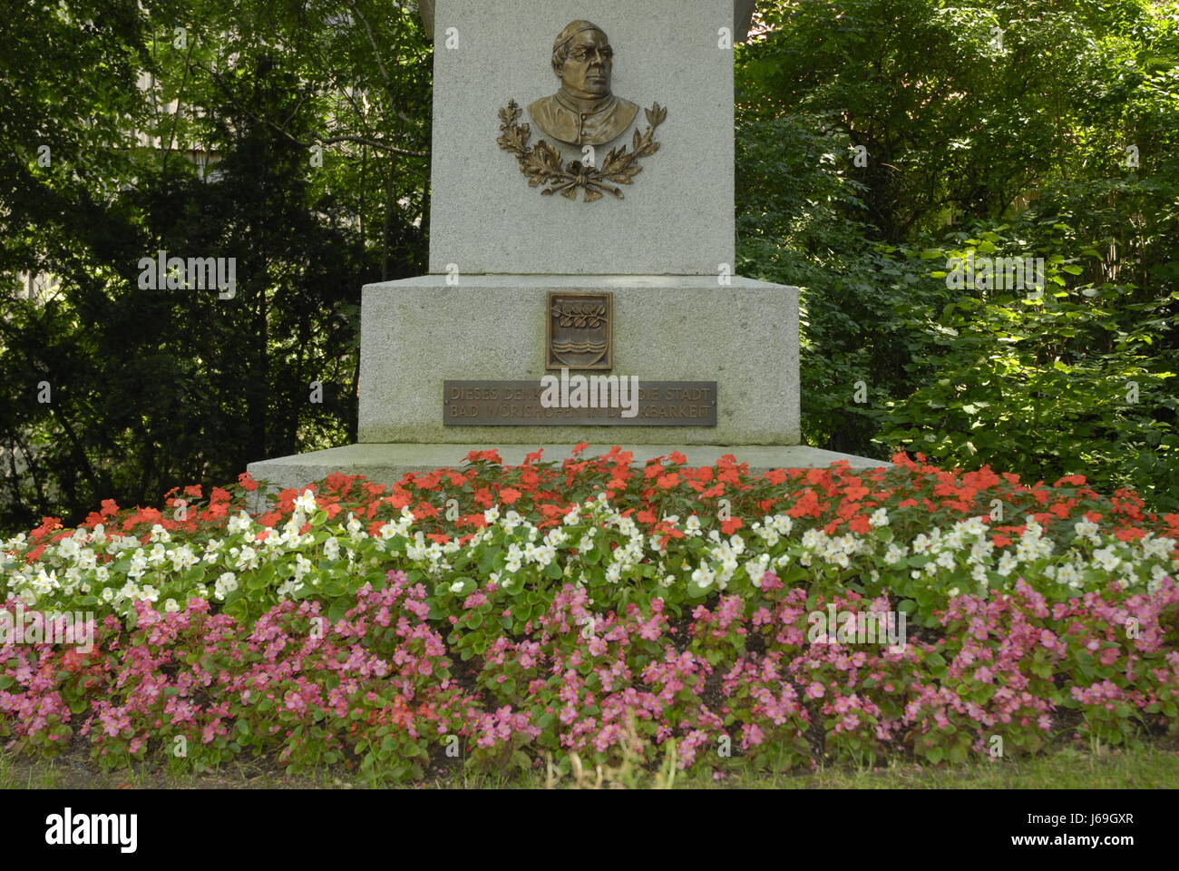 La science médicale prêtre monument monument de la santé des plantes fleurs fleur de pierre Banque D'Images