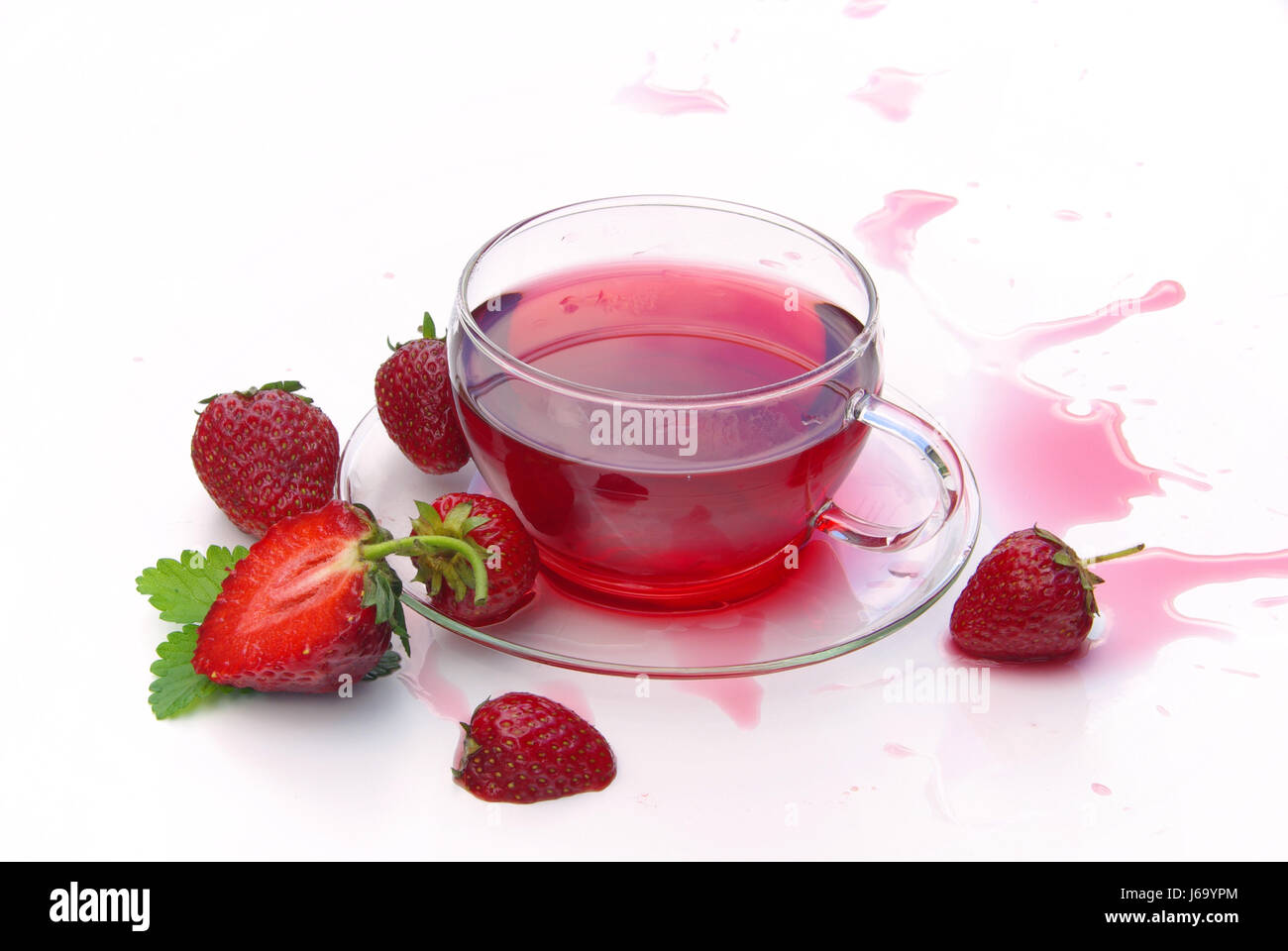 Plateau de fruits fraise fruit rouge berry tasse thé verre verre Tumbler calice Banque D'Images