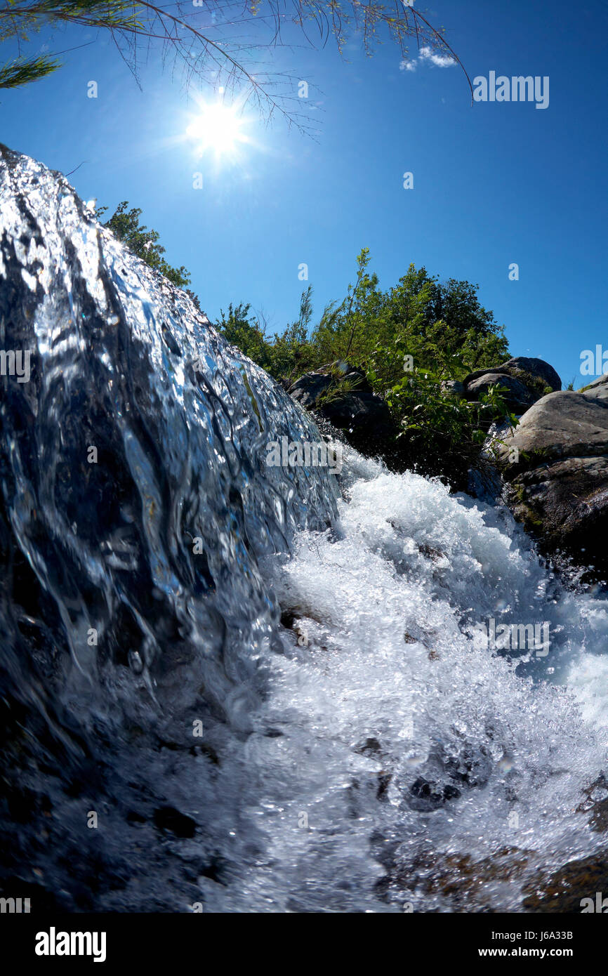 Waterfall blue motion report déménagement liquide mouvement du soleil douche cool Banque D'Images