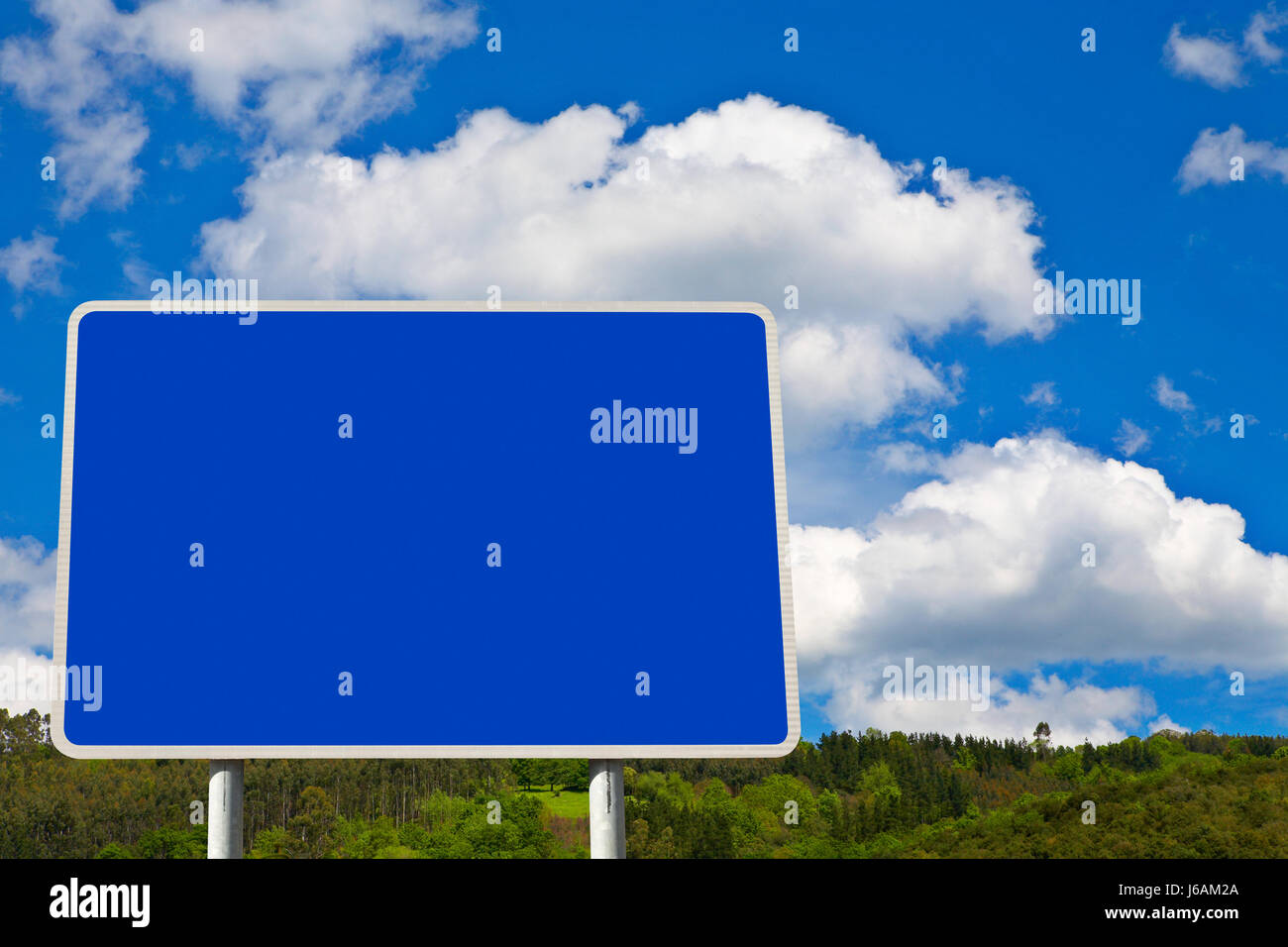 Carte bleue européenne vierge cloud vendre caucasian poster piscine à l'extérieur de l'aube Banque D'Images