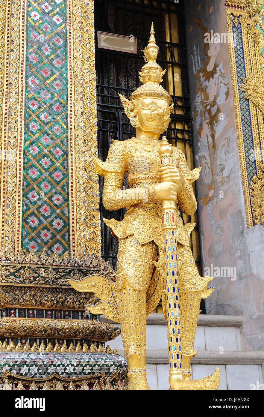 Art sculpture Thaïlande palace guardian or voyages religion temple historique Banque D'Images