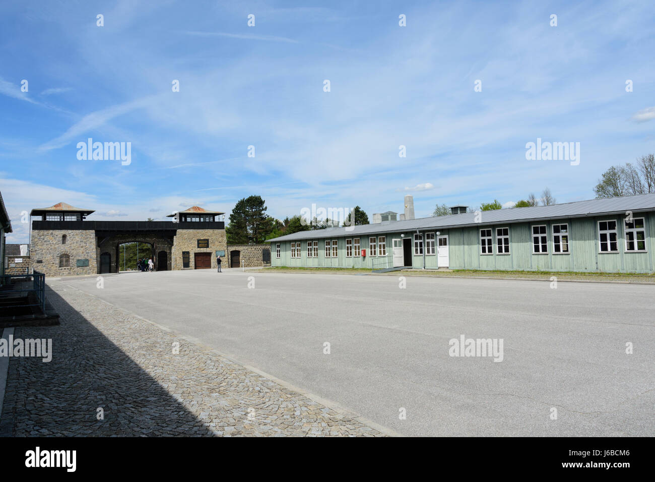 - Camp de concentration Mauthausen Gusen. Porte principale une caserne avec Appellplatz Banque D'Images
