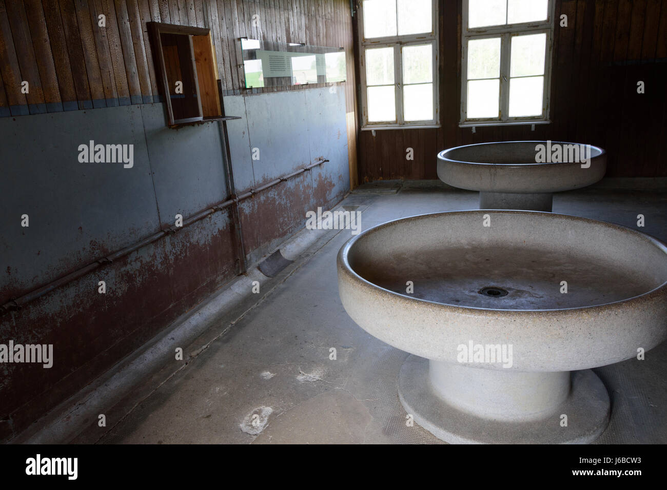 - Camp de concentration Mauthausen Gusen. L'Autriche, lave-prix dans l'une des casernes Banque D'Images