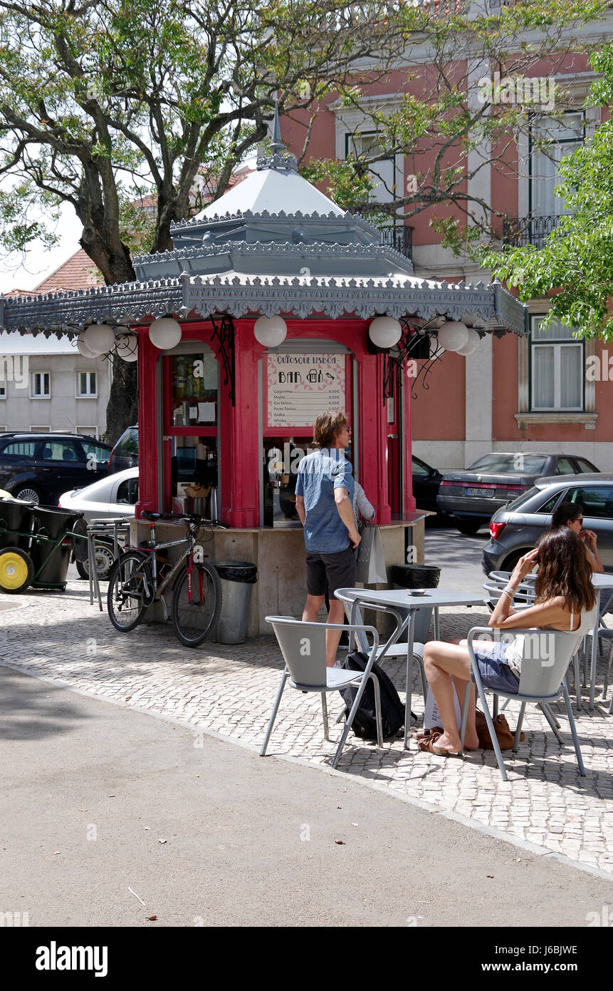 Lisbonne, Portugal, kiosque Hexagonal, quiosque, la vente du café, des boissons et des rafraîchissements, dans le Jardim do Principe Real. Banque D'Images