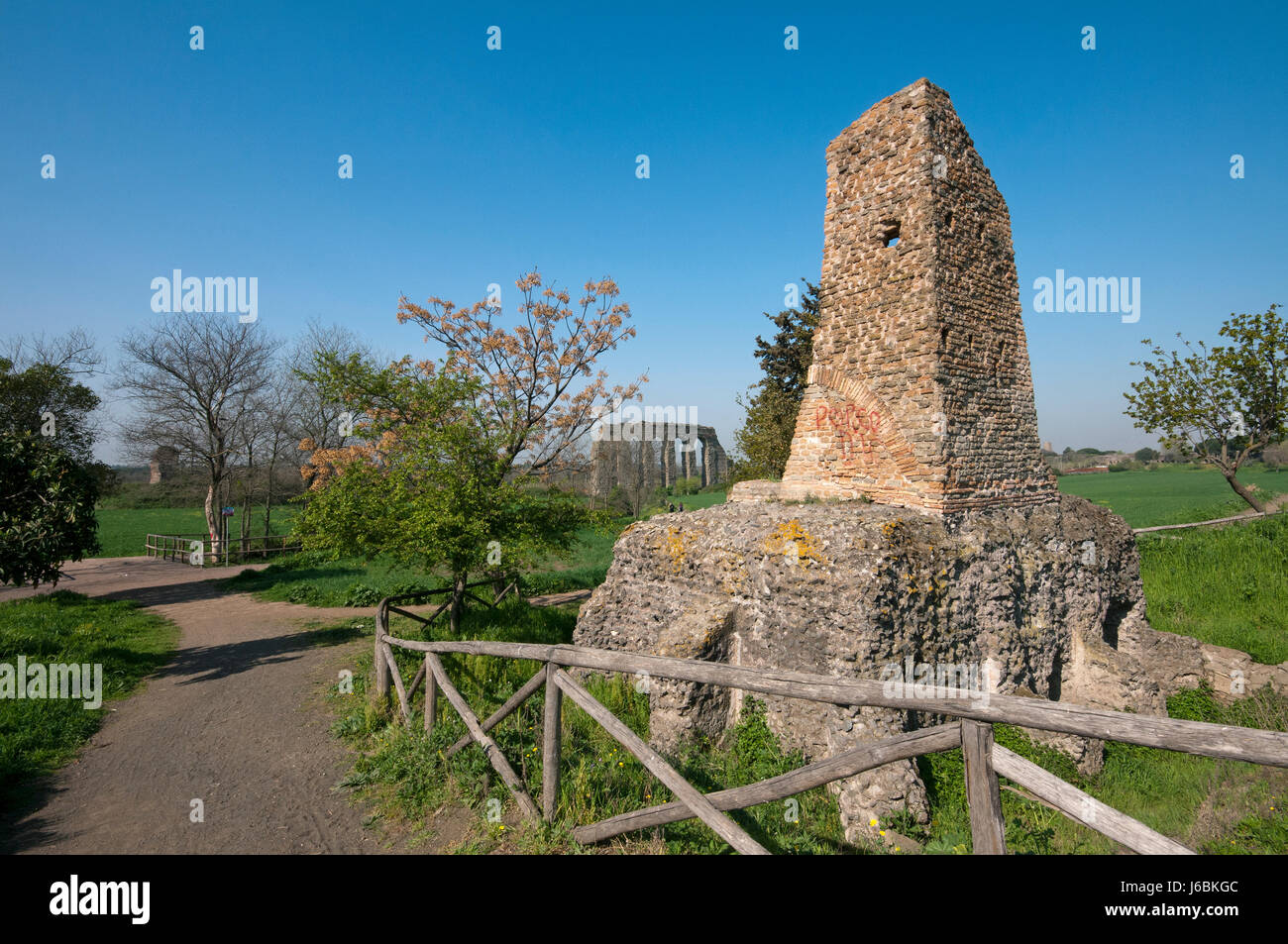 Tour sur citerne, Parco degli Acquedotti (Parc des Aqueducs), Rome, Latium, Italie Banque D'Images