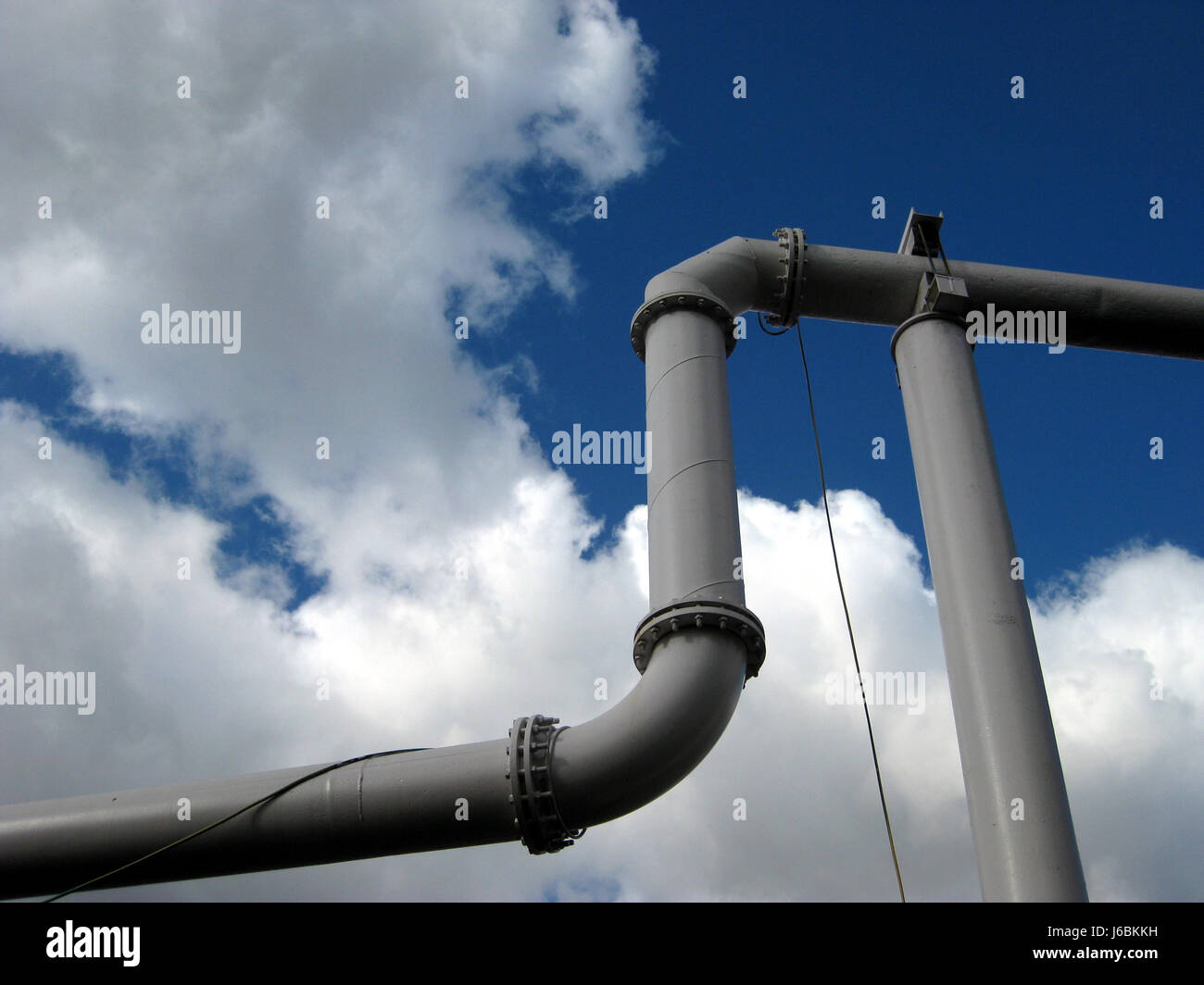 L'eau des égouts d'eaux usées vis objet du câble du bras de la bride du tube de courant Banque D'Images