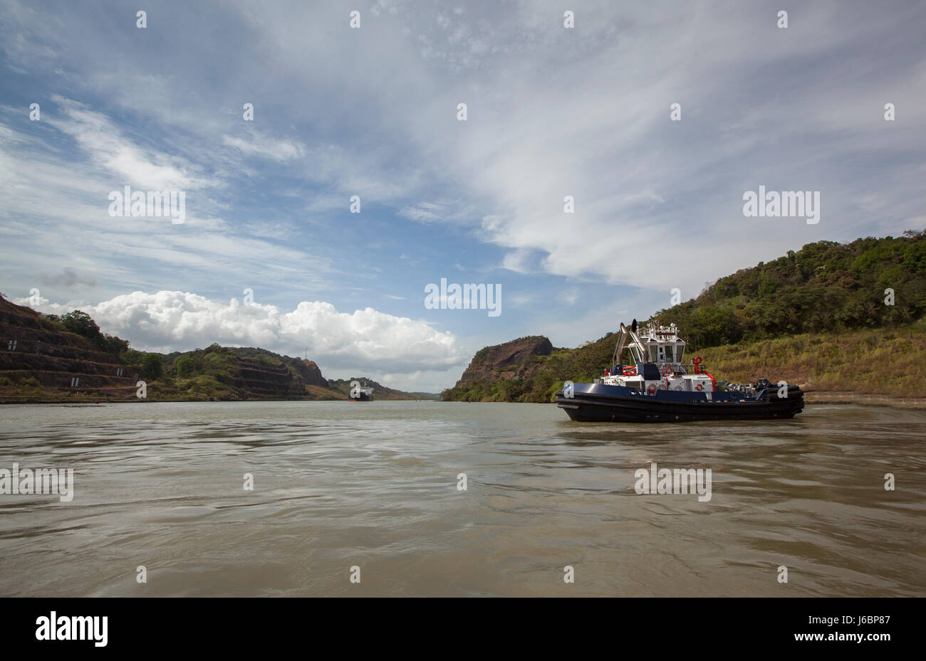 Remorqueur dans le canal de Panama Banque D'Images