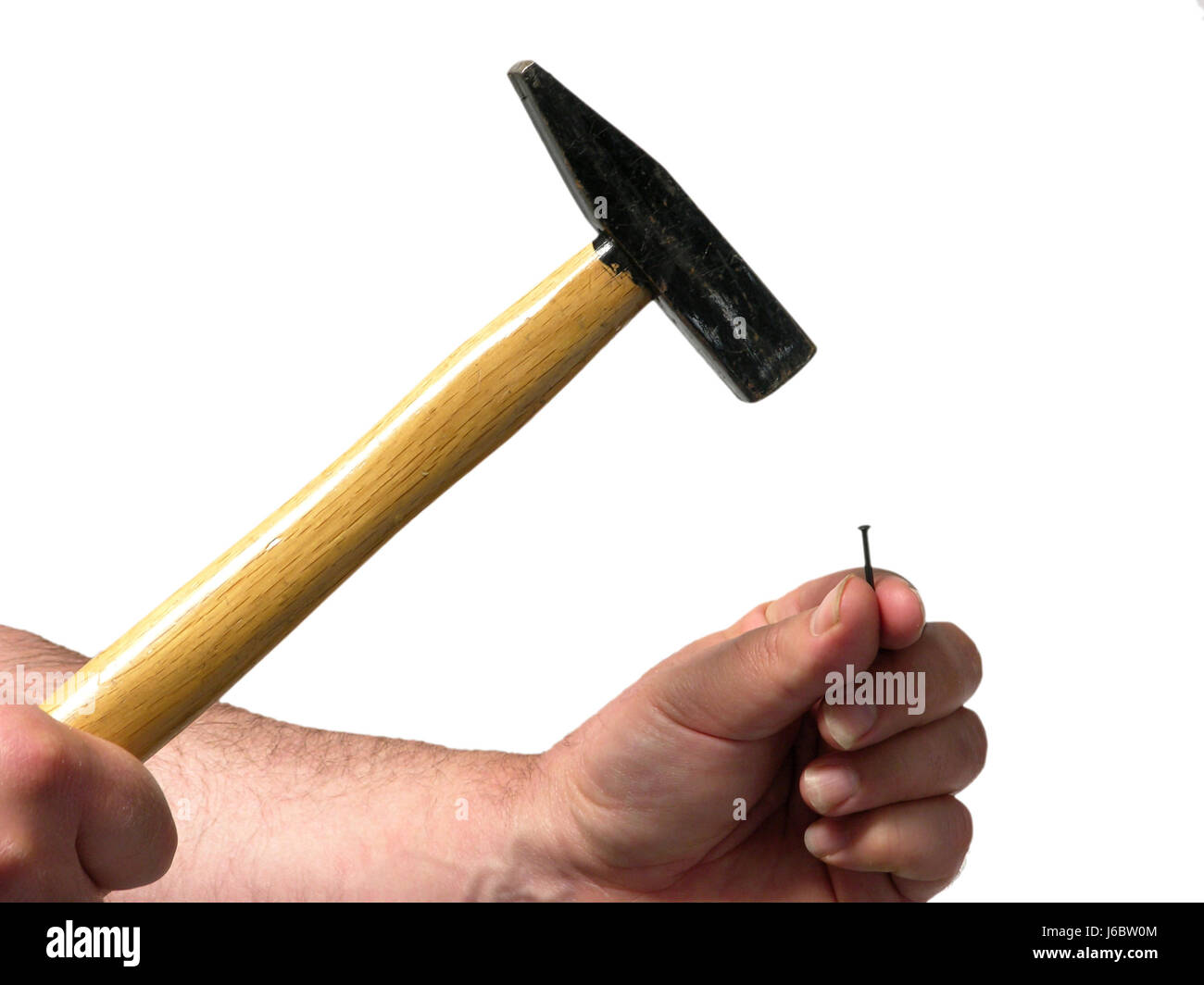 Frapper sur un clou avec un marteau Photo Stock - Alamy
