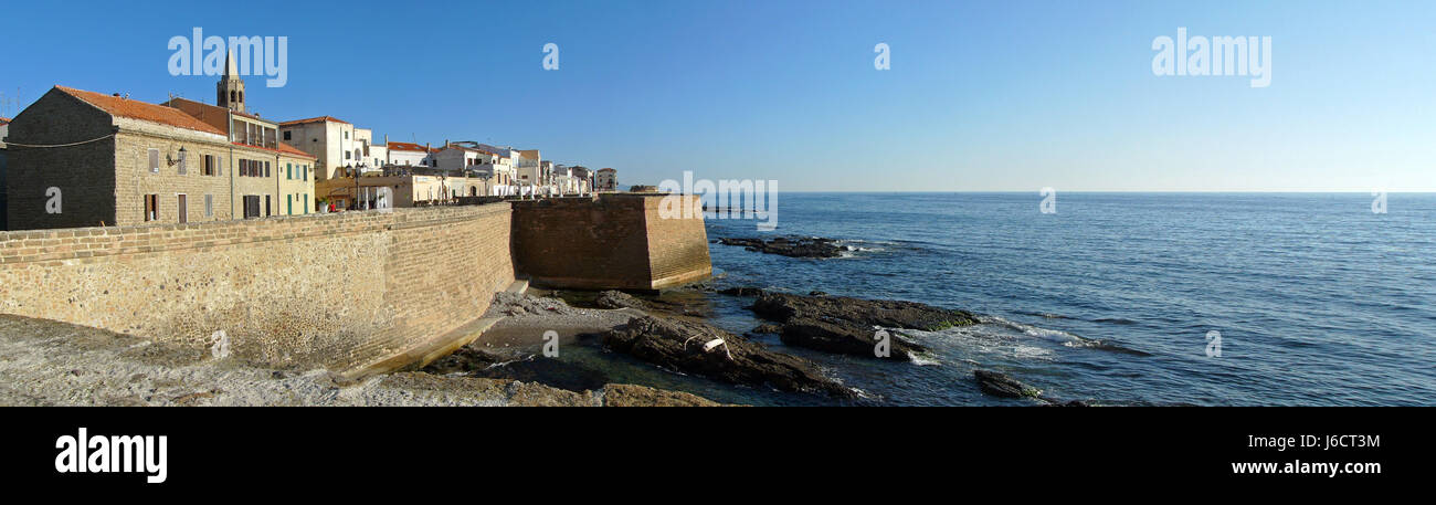 L'eau salée de la méditerranée de l'eau mer océan wall city wall fortification Sardaigne Banque D'Images