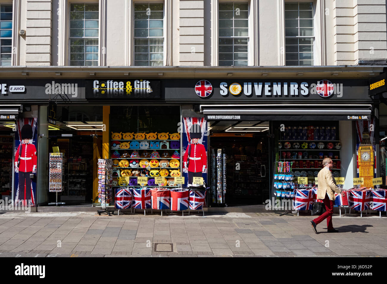 Boutique de souvenirs à Londres, Angleterre, Royaume-Uni, UK Banque D'Images