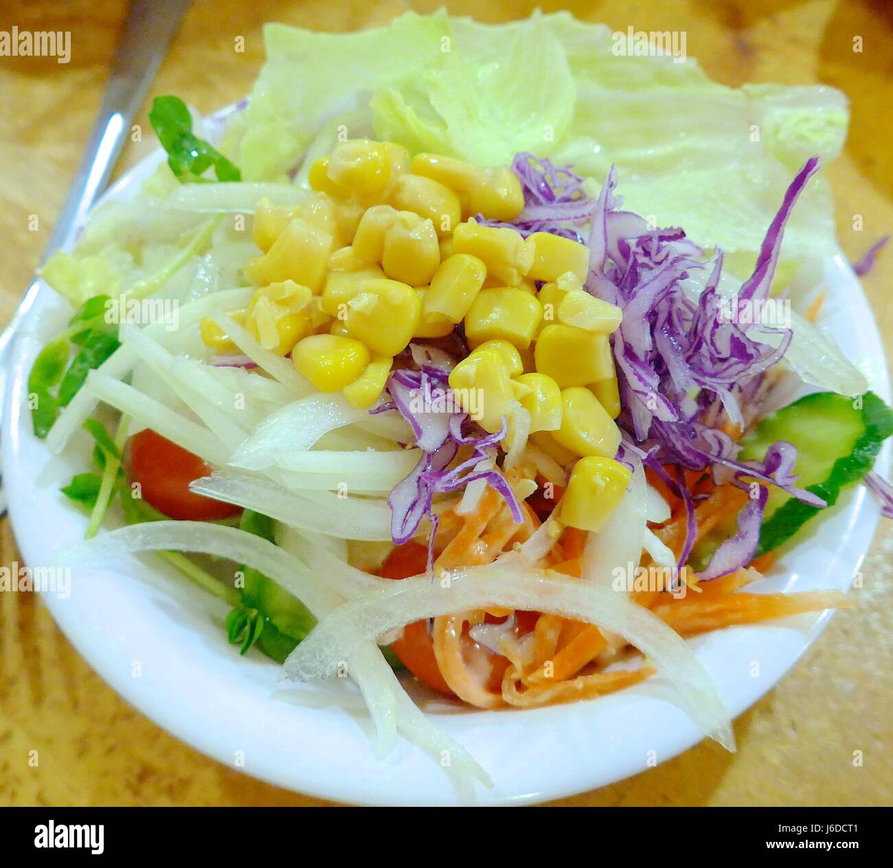 Des salades avec des légumes libre au restaurant Banque D'Images