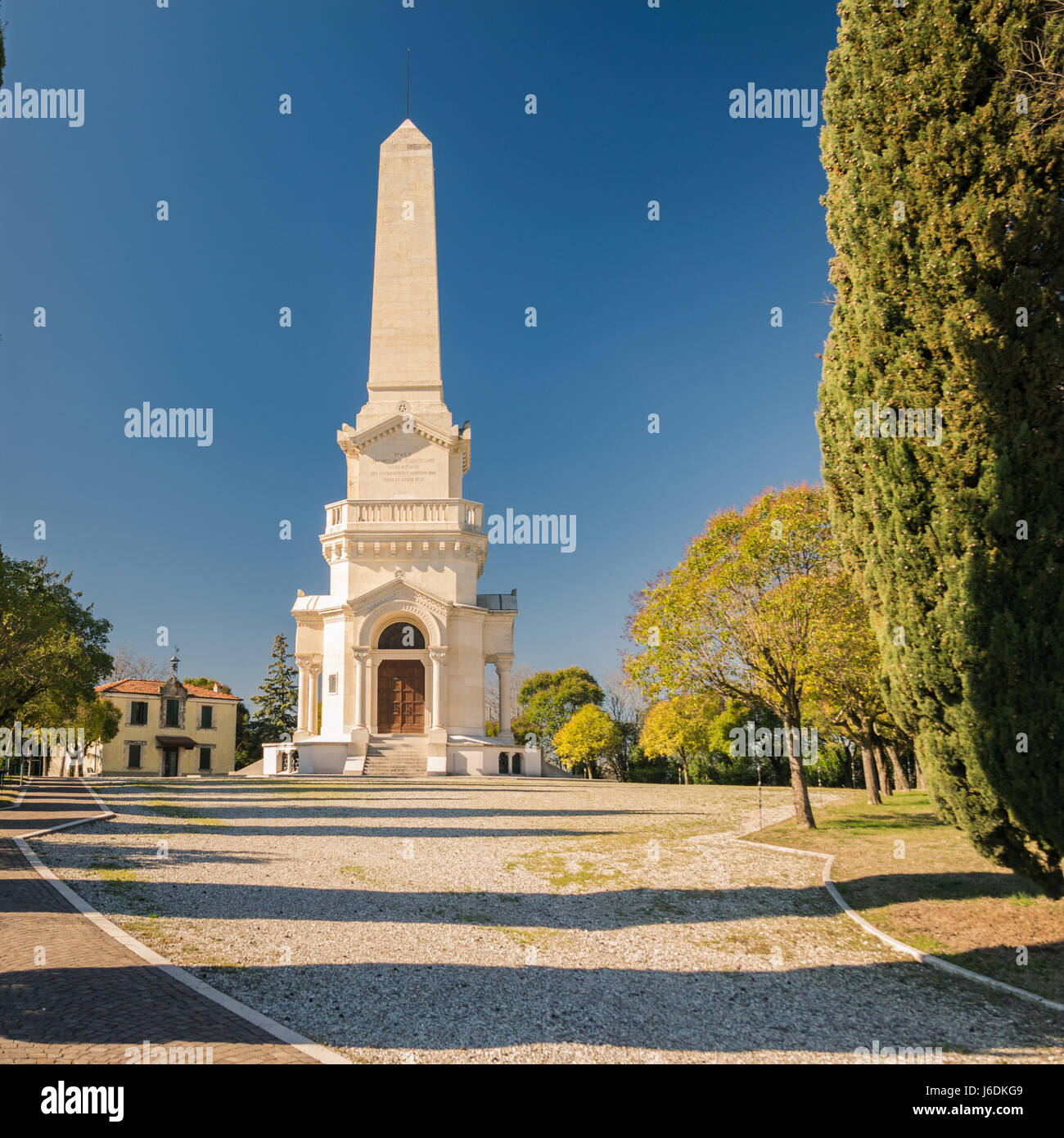 Custoza, Italie - 11 mars 2017 : Ossuaire de Custoza a été érigée en 1879 pour garder le reste de l'armée déchue de la première et de la Troisième guerre italienne d'Indepe Banque D'Images