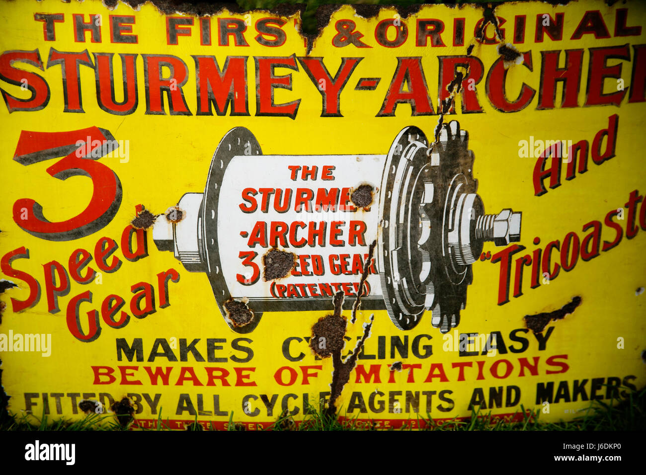 Trois vitesses Sturmey-Archer Vitesse vintage metal enseigne publicitaire. Banque D'Images