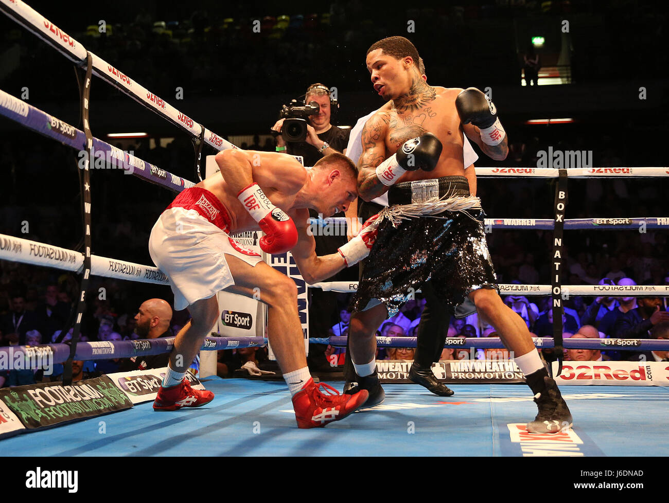 Liam Walsh (à gauche) et Gervonta Super-Featherweight Davis pendant le match de championnat de l'IBF à la boîte de cuivre, Londres. Banque D'Images