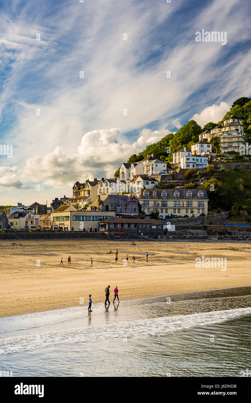 Sélection de vues de la magnifique ville de Cornouailles Looe, le temps était beau et le soleil couchant doucement a fourni une toile de fond agréable. Banque D'Images