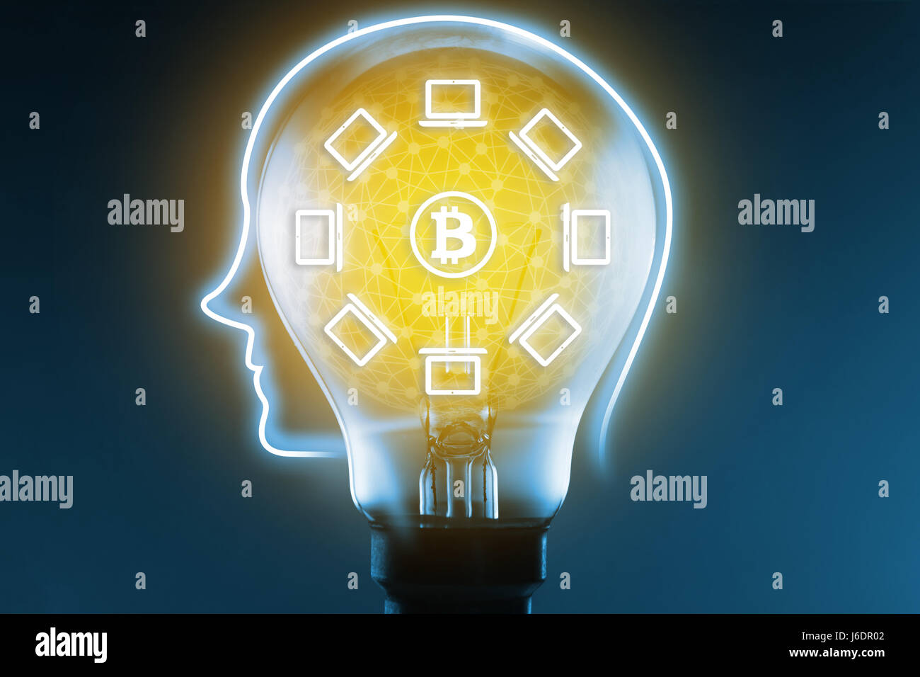 Blockchain concept réseau bitcoin et icônes, ampoule et réseau informatique se connecter sur fond bleu. Grand livre distribué la technologie. Banque D'Images