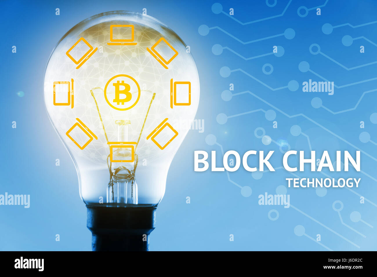 La technologie grand livre distribué . Réseau chaîne bloc , ampoule, blockchain avec texte et icônes fond bleu ,cryptocurrencies bitcoin ou concept. Banque D'Images
