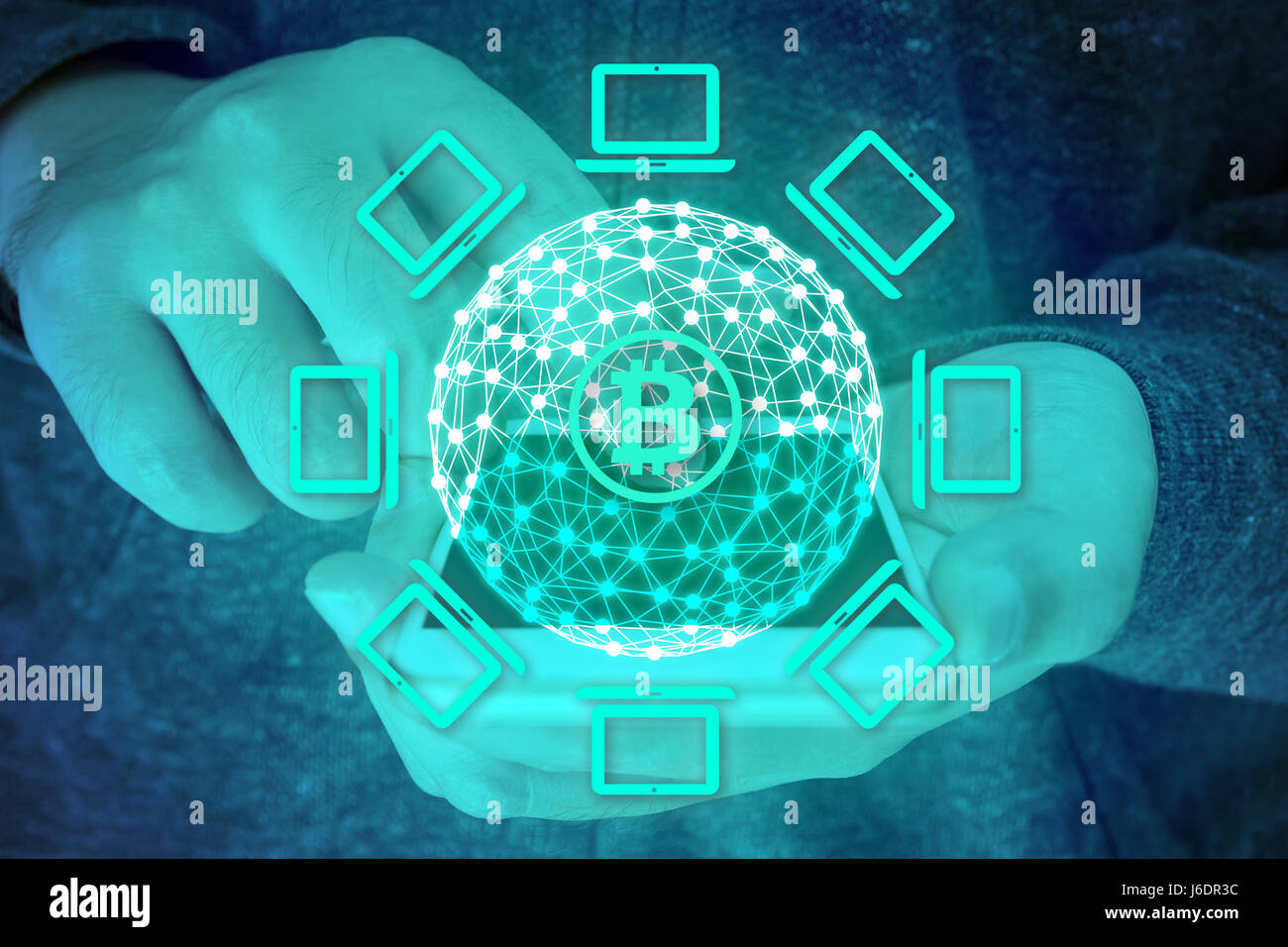 Blockchain concept réseau bitcoin et icônes, collés à l'écran point smart phone et l'ordinateur network connect. Grand livre distribué la technologie. Banque D'Images