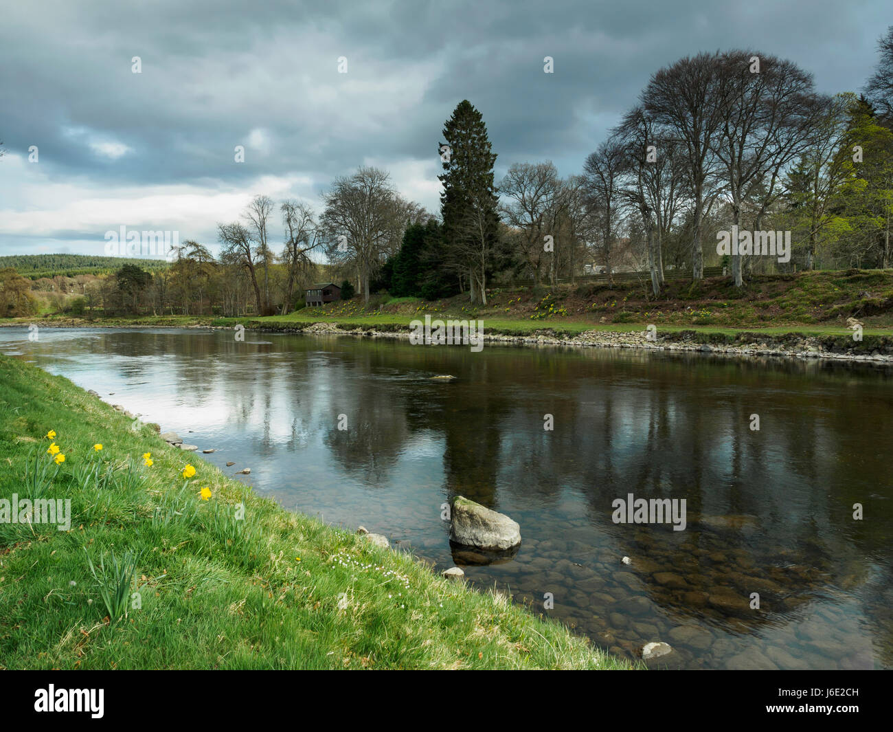 La rivière Dee près de Banchory, aberdeenshire Banque D'Images