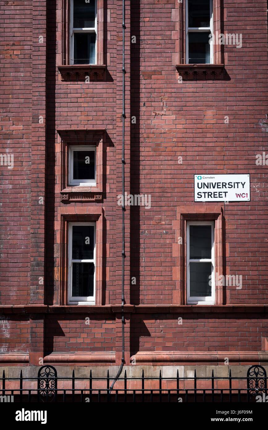 Vue de côté de l'édifice cruciforme de l'UCL, Londres Banque D'Images