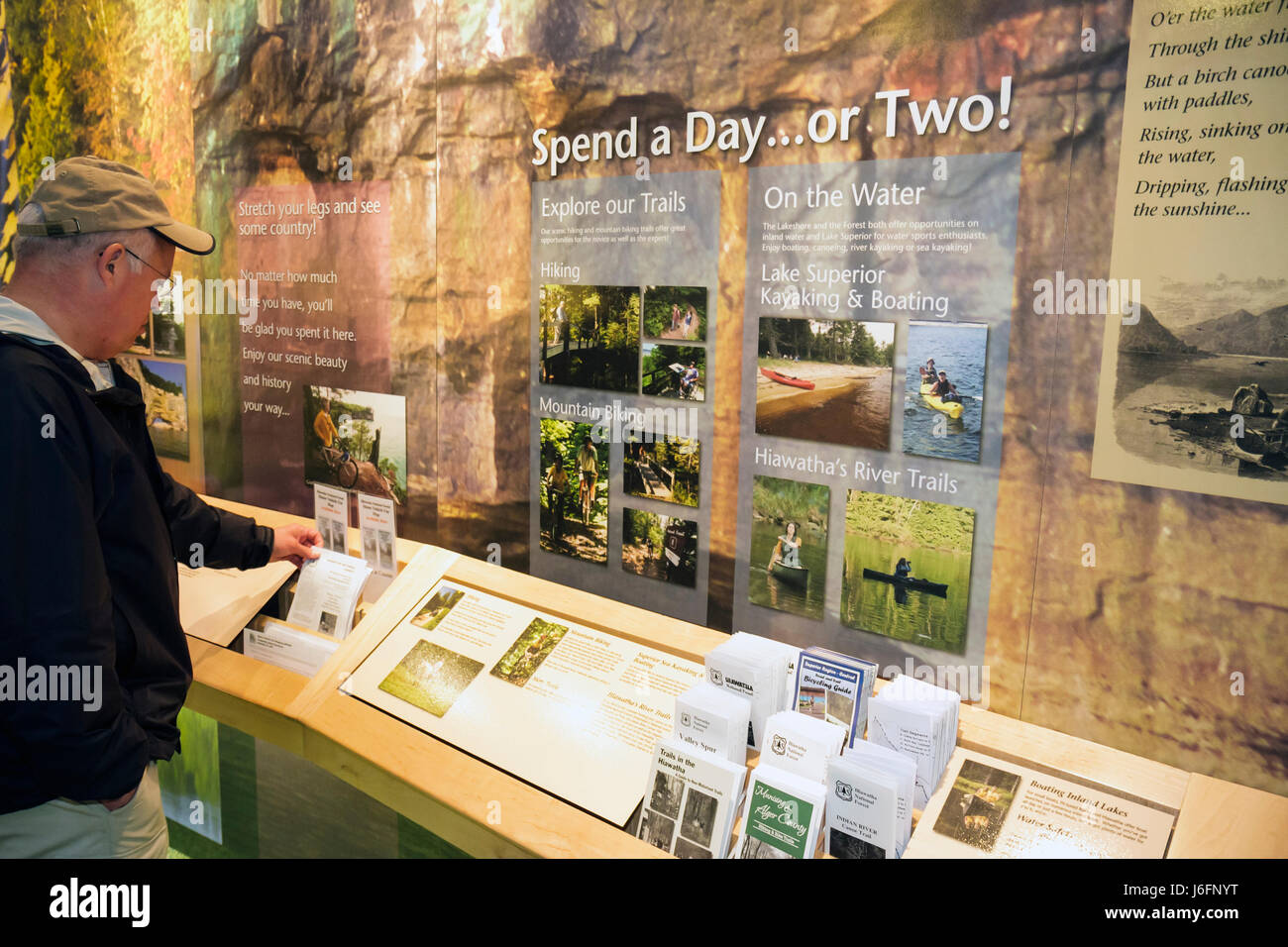 Michigan Upper Peninsula,U.P.,UP,Lake Superior,Munising,Interagence Visitor Center,Visitors,National Park Service,USDA Forest Service,Pictured Rocks,m Banque D'Images