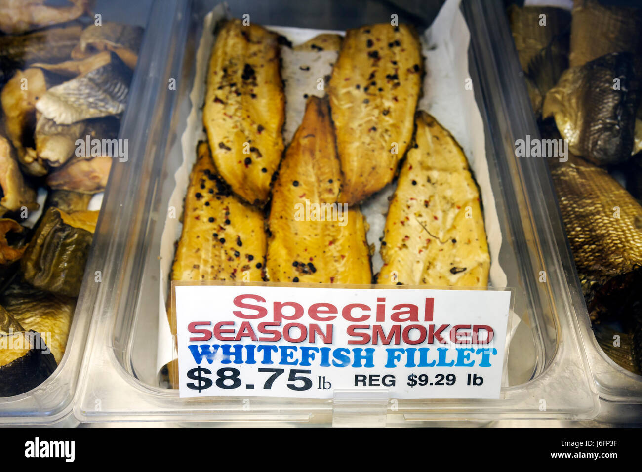 Marquette Michigan Upper Peninsula JUSQU'AU lac supérieur, Lakeshore Boulevard, Thil's Fish House, fumé, frais, fruits de mer, Grands Lacs, spécial, produits de vente au détail, di Banque D'Images