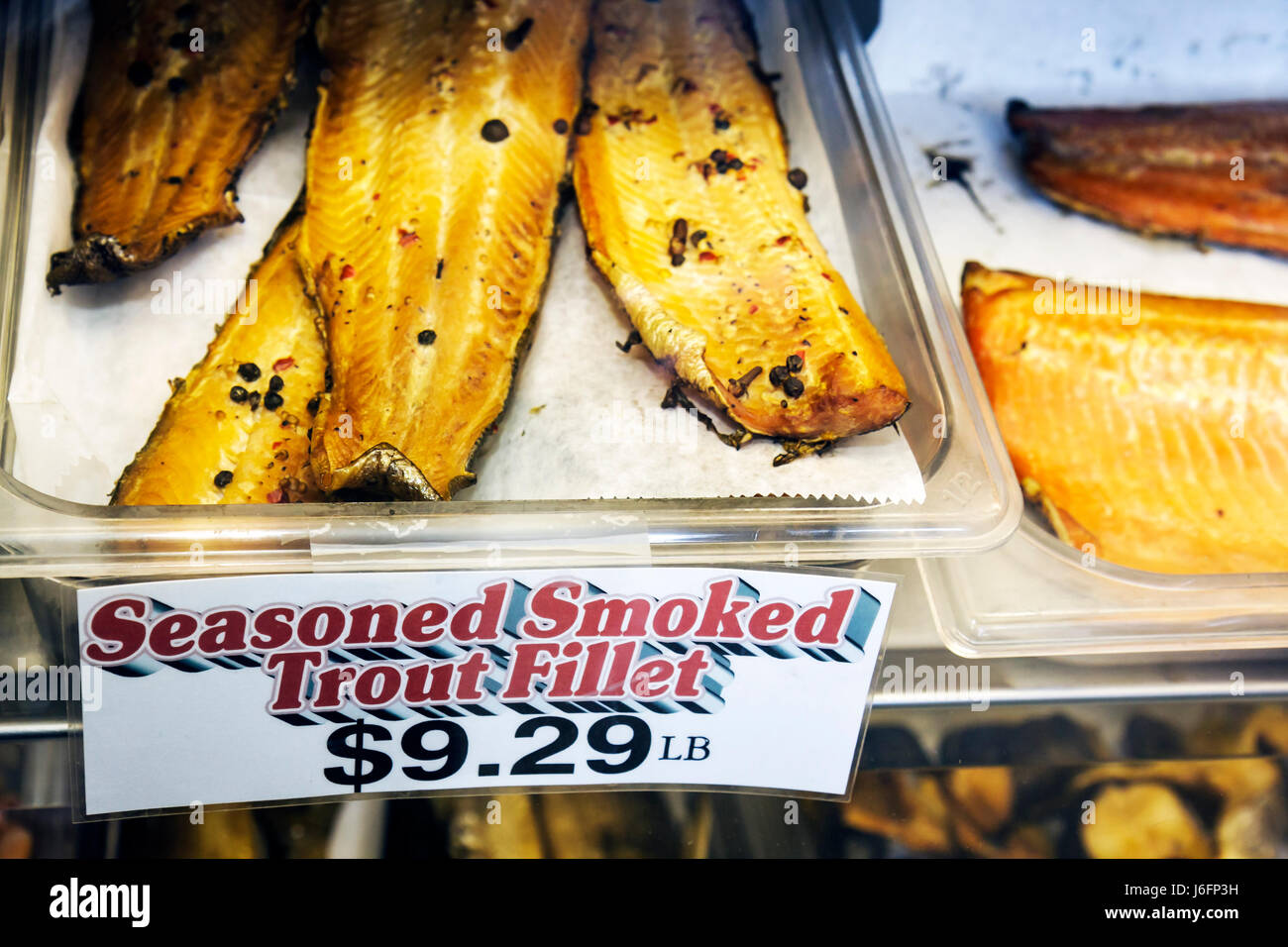 Marquette Michigan Upper Peninsula JUSQU'AU lac supérieur, Lakeshore Boulevard, Thill's Fish House, fumé, frais, fruits de mer, Grands Lacs, truite, prix, produit au détail Banque D'Images
