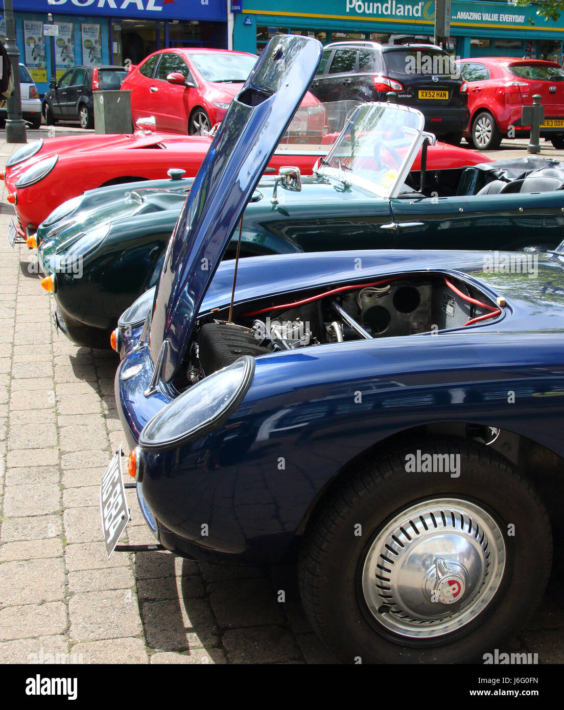 Biggleswade, Bedfordshire, Royaume-Uni le 21 mai 2017. Voitures Berkeley fait plus de 4000 entre 1956 et 1960 à partir de son usine de Biggleswade, Bedfordshire. Tous ont été alimentés par des moteurs de moto, le pont avant et de fibre de verre et ont été considérées comme un moyen abordable de posséder une voiture 'Sports'. Ces microcars léger ont été faites à deux places, quatre places, quatre roues, plus tard ils ont également fait un trois roues. La société a fait faillite en décembre 1960, mais chaque année, le Club des Amateurs de Berkeley conduire leur voiture sur une 'pèlerinage' retour à Biggleswade. Credit : KEITH MAYHEW/Alamy Live News Banque D'Images