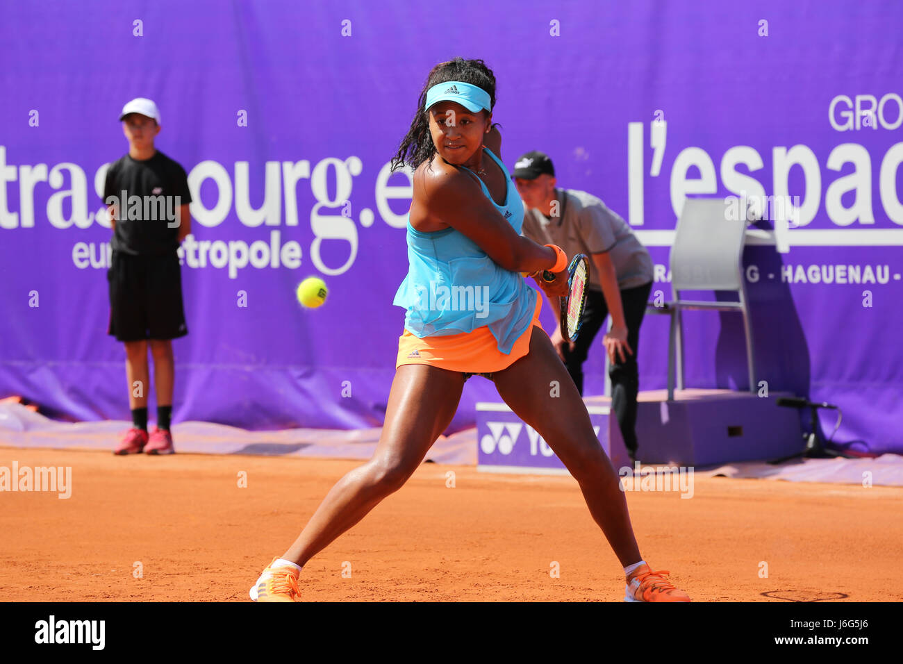 Strasbourg, France. 21 mai, 2017. Joueur Japonais Naomi Osaka est en action lors de son match au 1er tour de la WTA tennis internationaux de Strasbourg vs joueur de tennis espagnole Carla Suarez Navarro le 21 mai 2017 à Strasbourg, France - ©Yan Lerval/Alamy Live News Banque D'Images