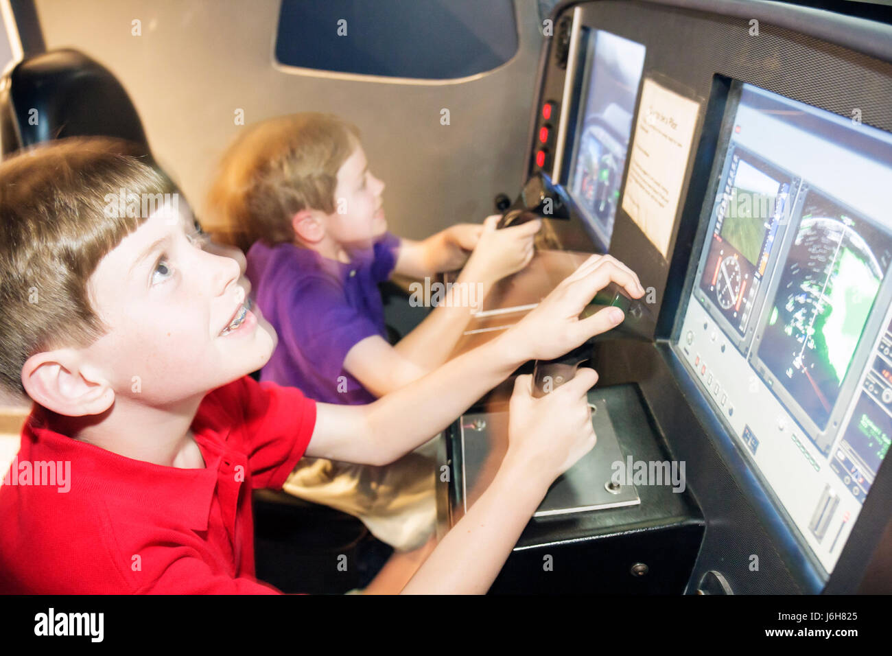 Roanoke Virginia, Science Museum of Western Virginia Learning, collection d'expositions, simulateur de vol, garçons, garçon enfant enfant enfant enfant enfants youn Banque D'Images