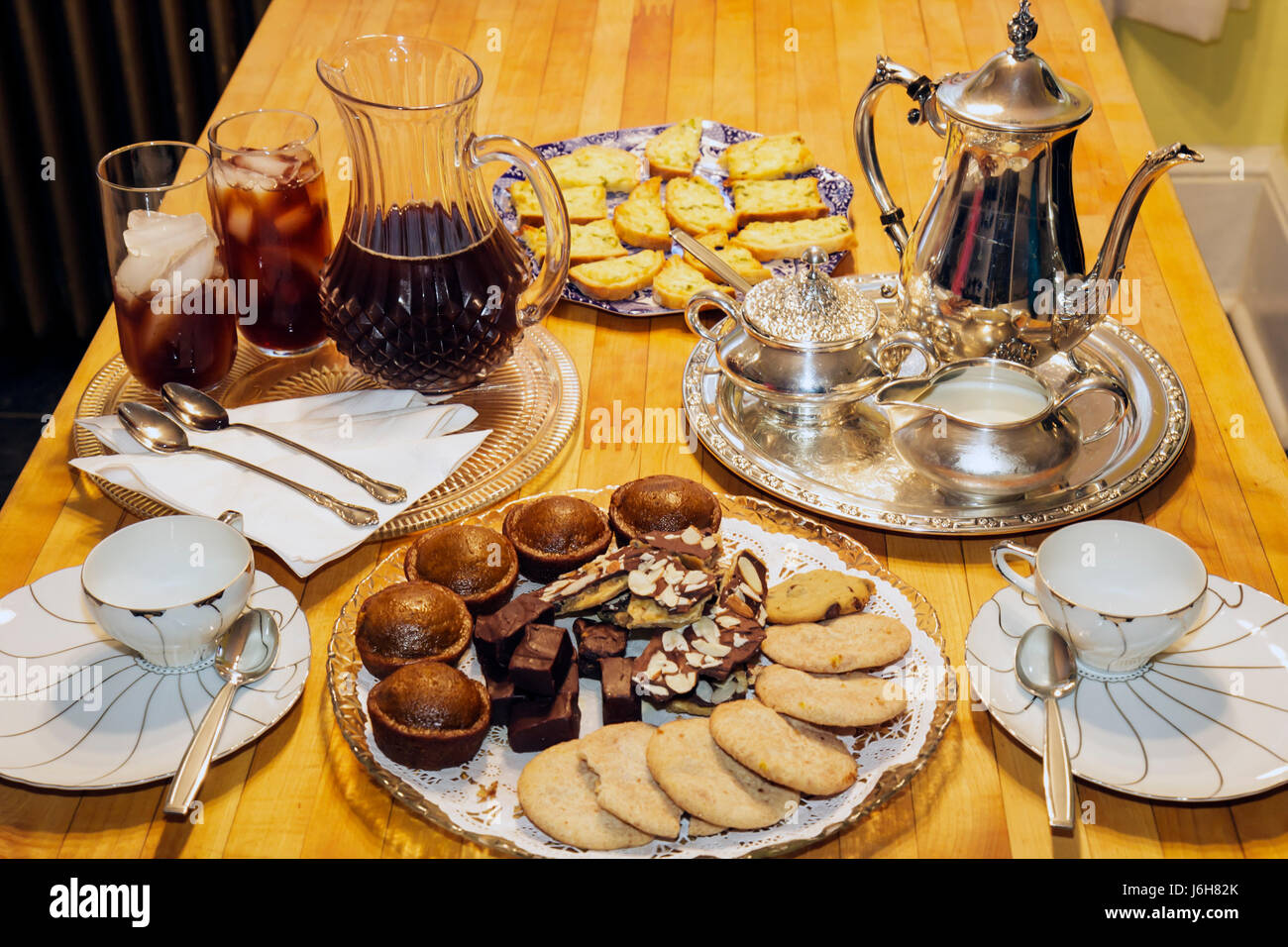 Roanoke Virginia, Washington Avenue, Rose Hill Bed & Breakfast, tasse de thé, service d'argent, muffin, cookies, pot, tasses, VA080504055 Banque D'Images