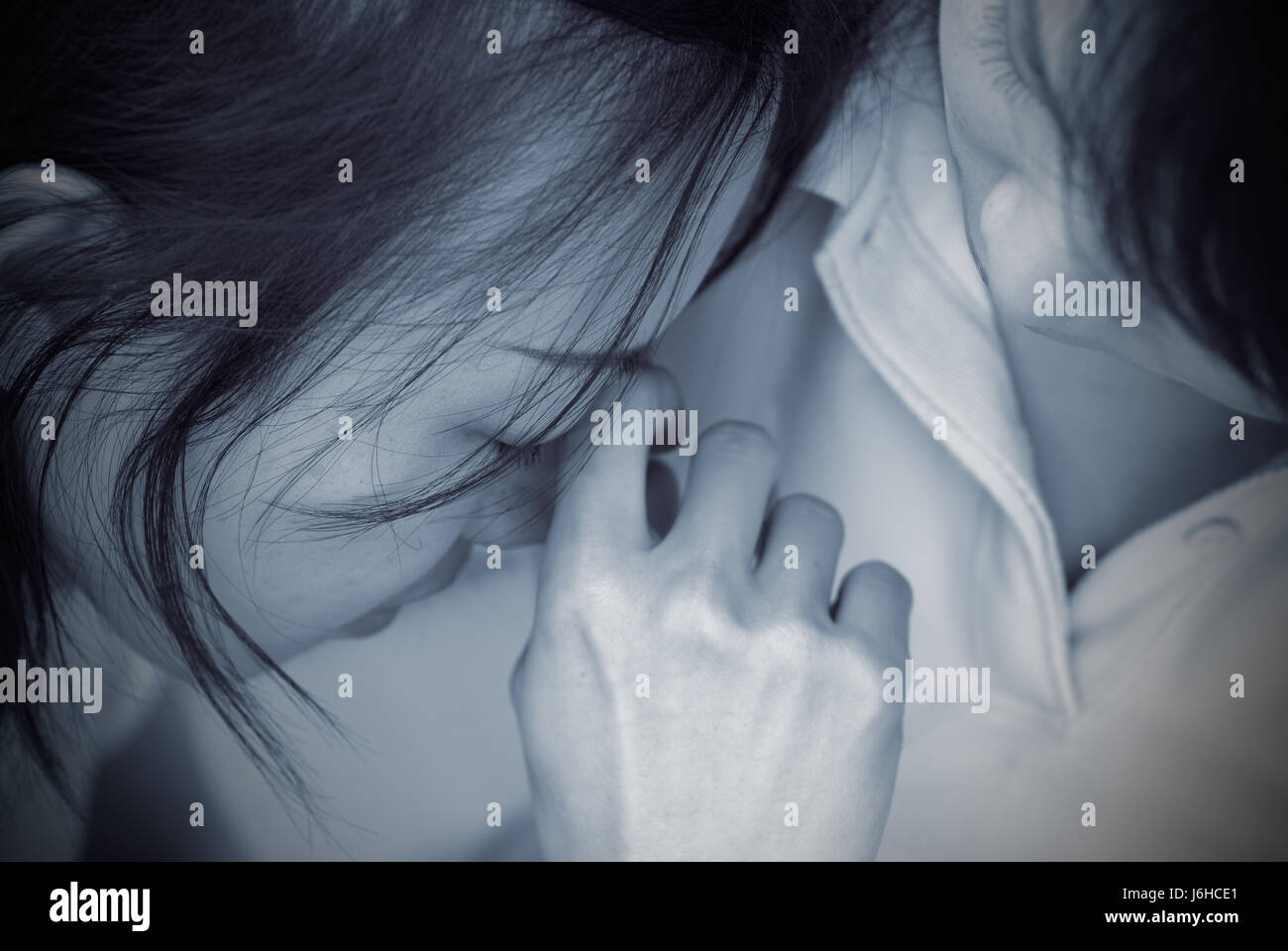 Douleur Confort Femme Asiatique Tristesse Larme Essuyer Une Larme D Aide Aide Aide Support Photo Stock Alamy Douleur Confort Femme Asiatique Tristesse Larme Essuyer Une Larme D Aide Aide Aide Support Photo Stock Alamy