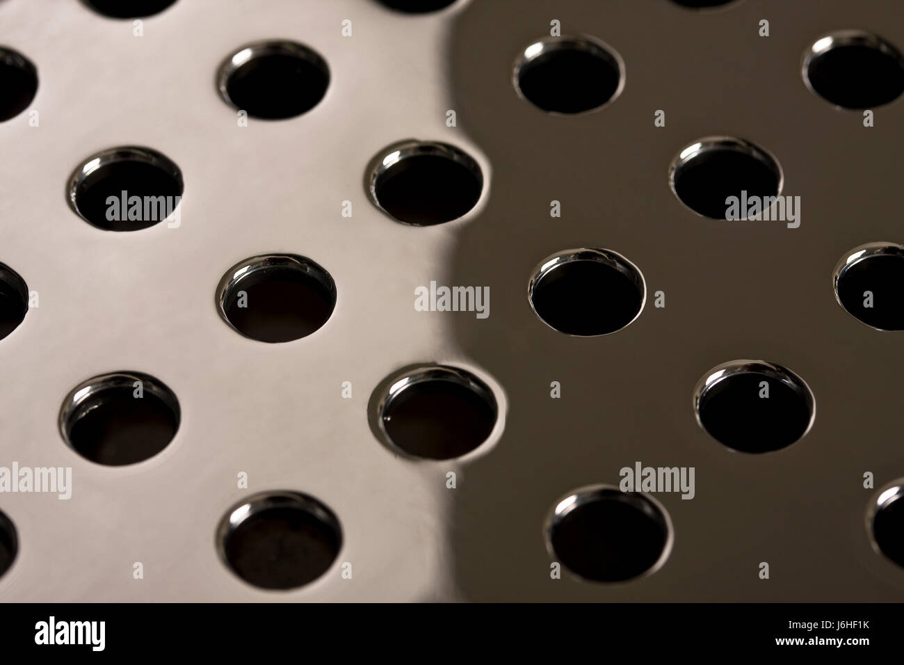 Brillance métallique aluminium aluminium trous trous de la grille grille mirrorfinish punch Banque D'Images