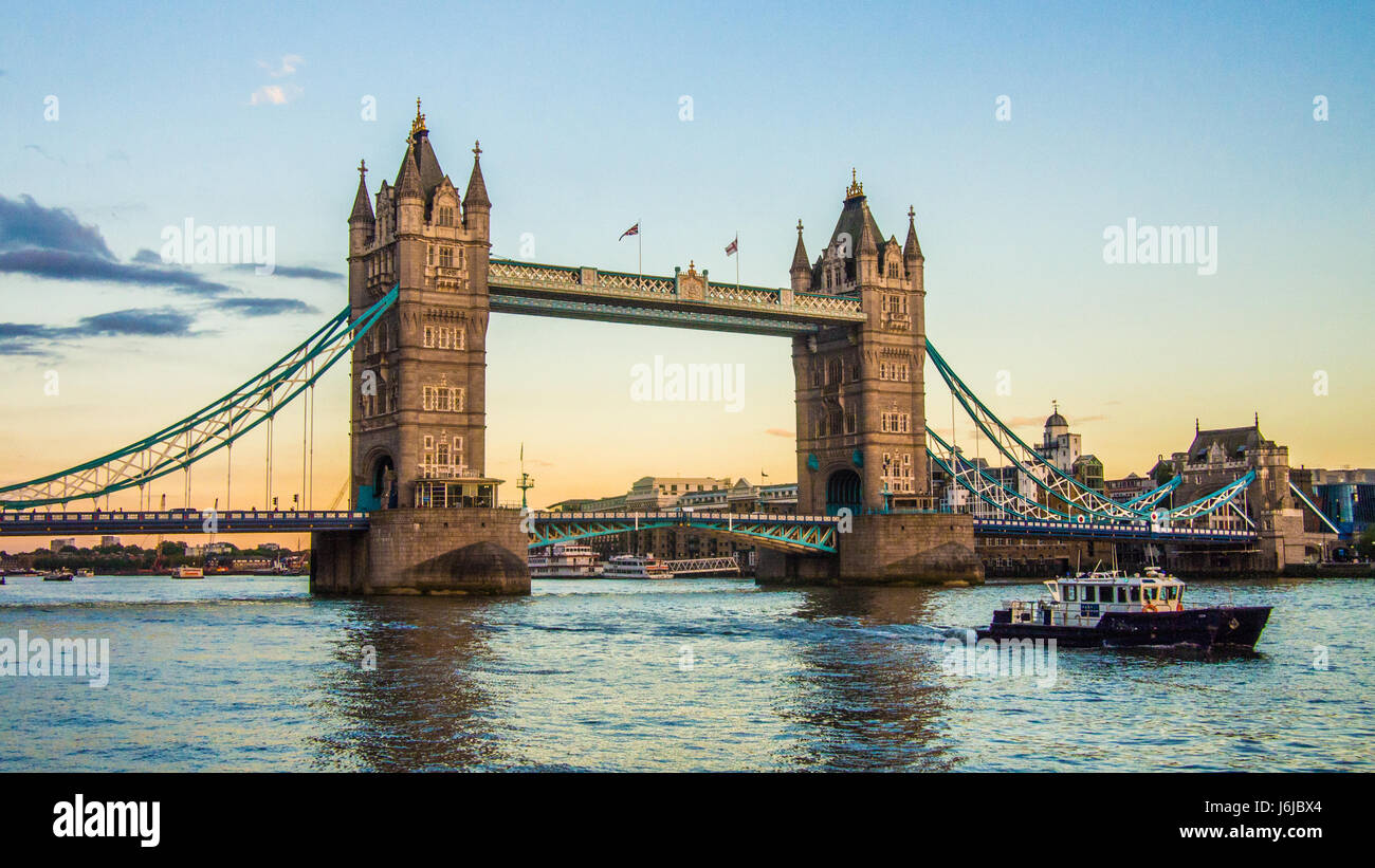 Tower Bridge sur la Tamise, Londres, Angleterre Banque D'Images
