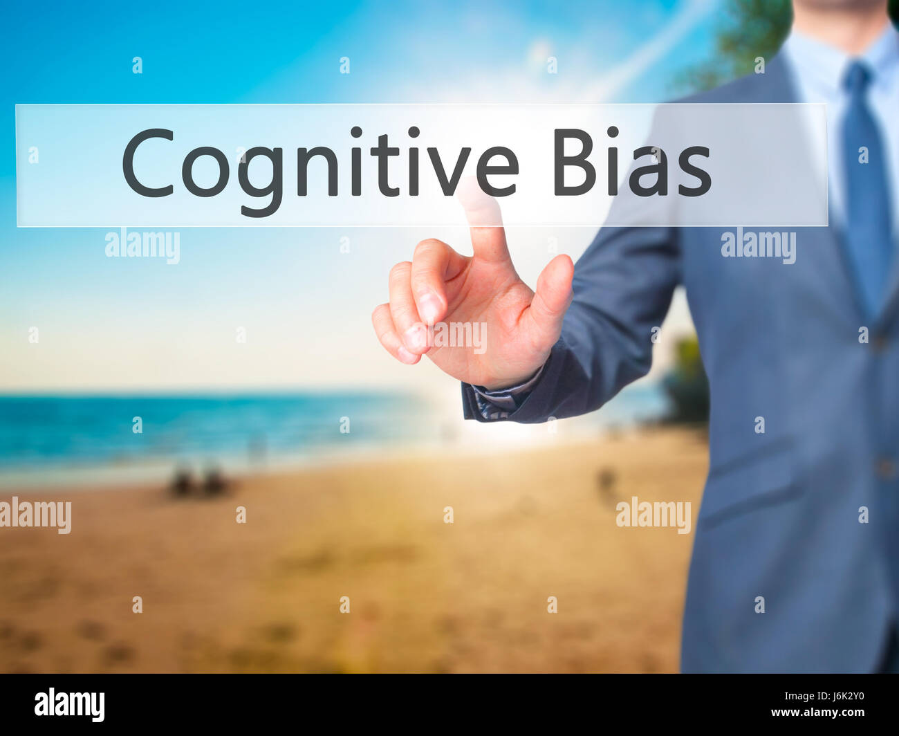 Biais cognitif - Man cliquez sur l'écran tactile virtuel. L'activité et l'informatique concept. Stock Photo Banque D'Images