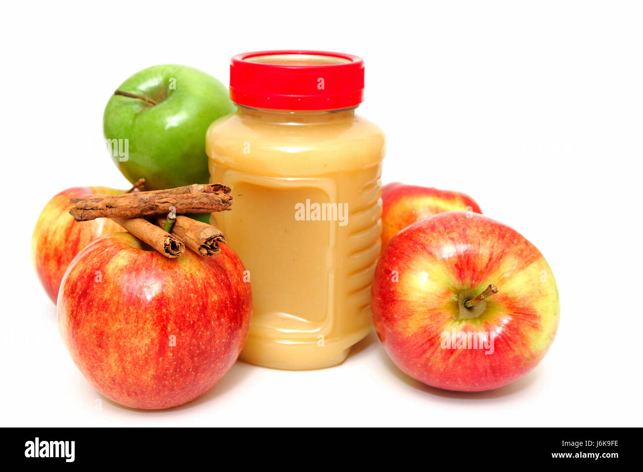 Compote de fruits fruit vert isolé rouge apple compote de pomme blanc en conserve Banque D'Images